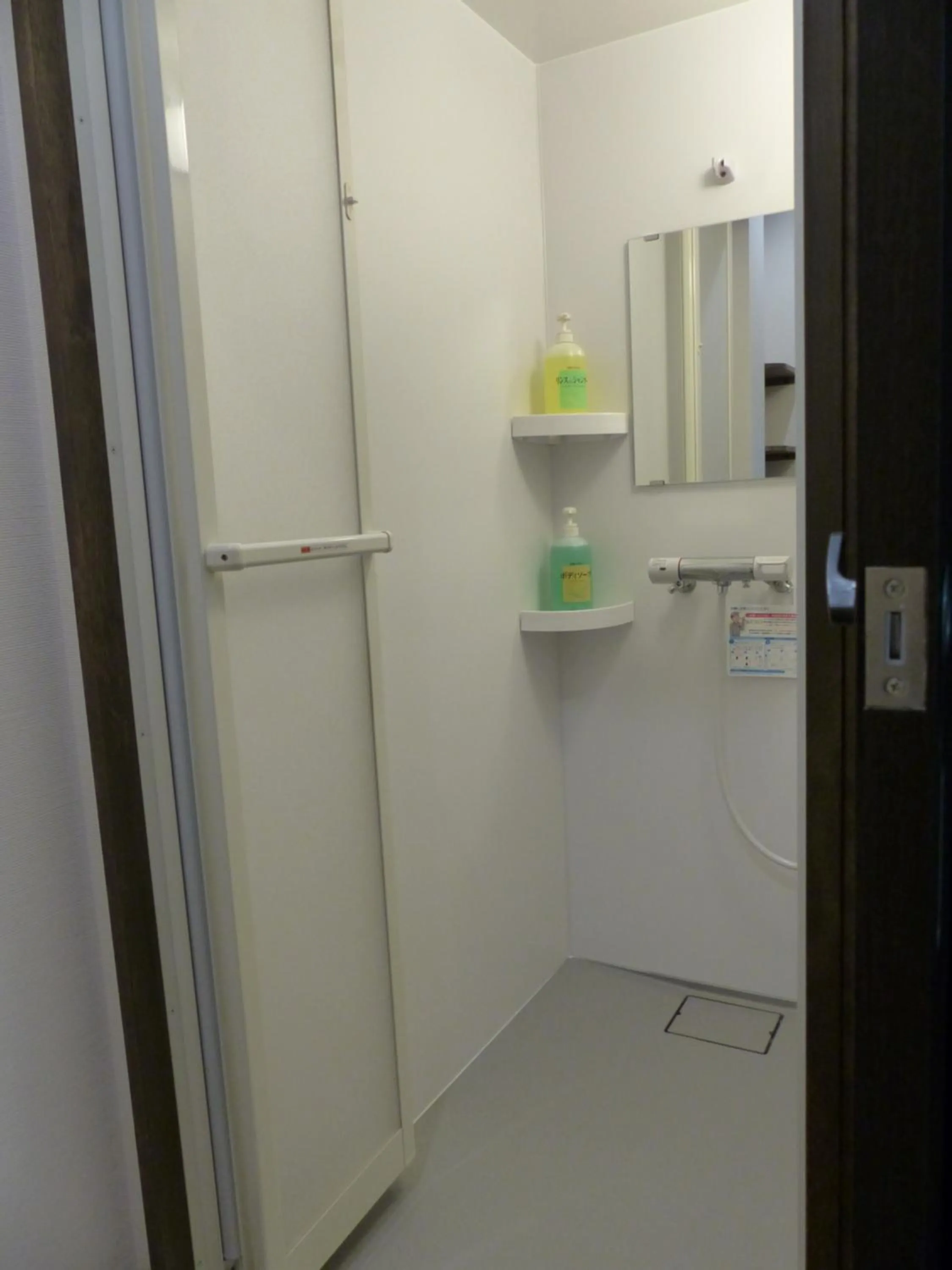 Shower in Minshuku Kuwataniya