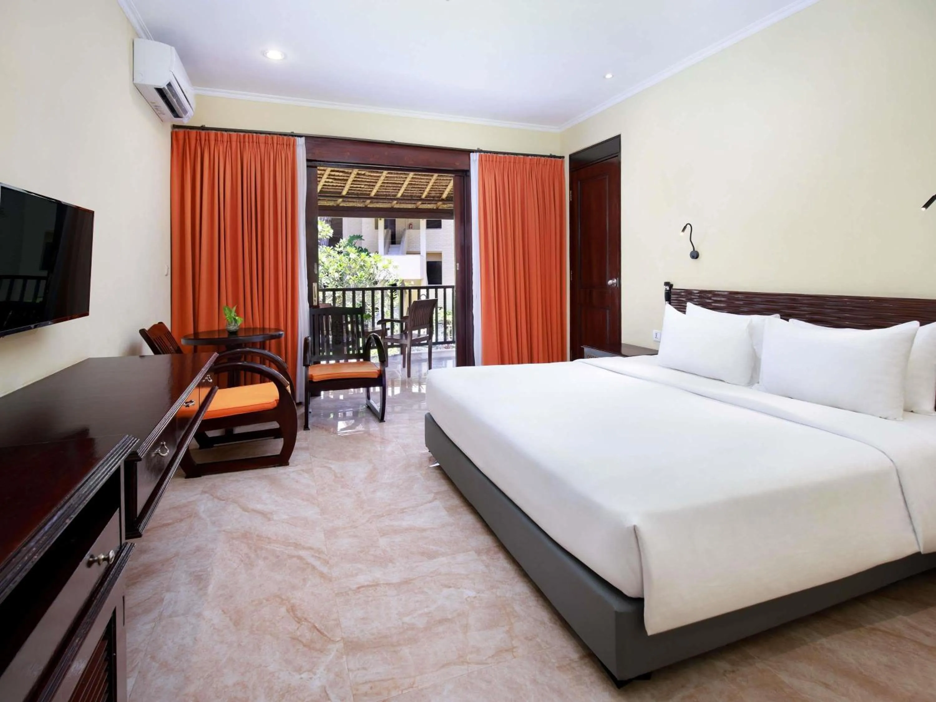 Bedroom, Bed in Mercure Resort Sanur