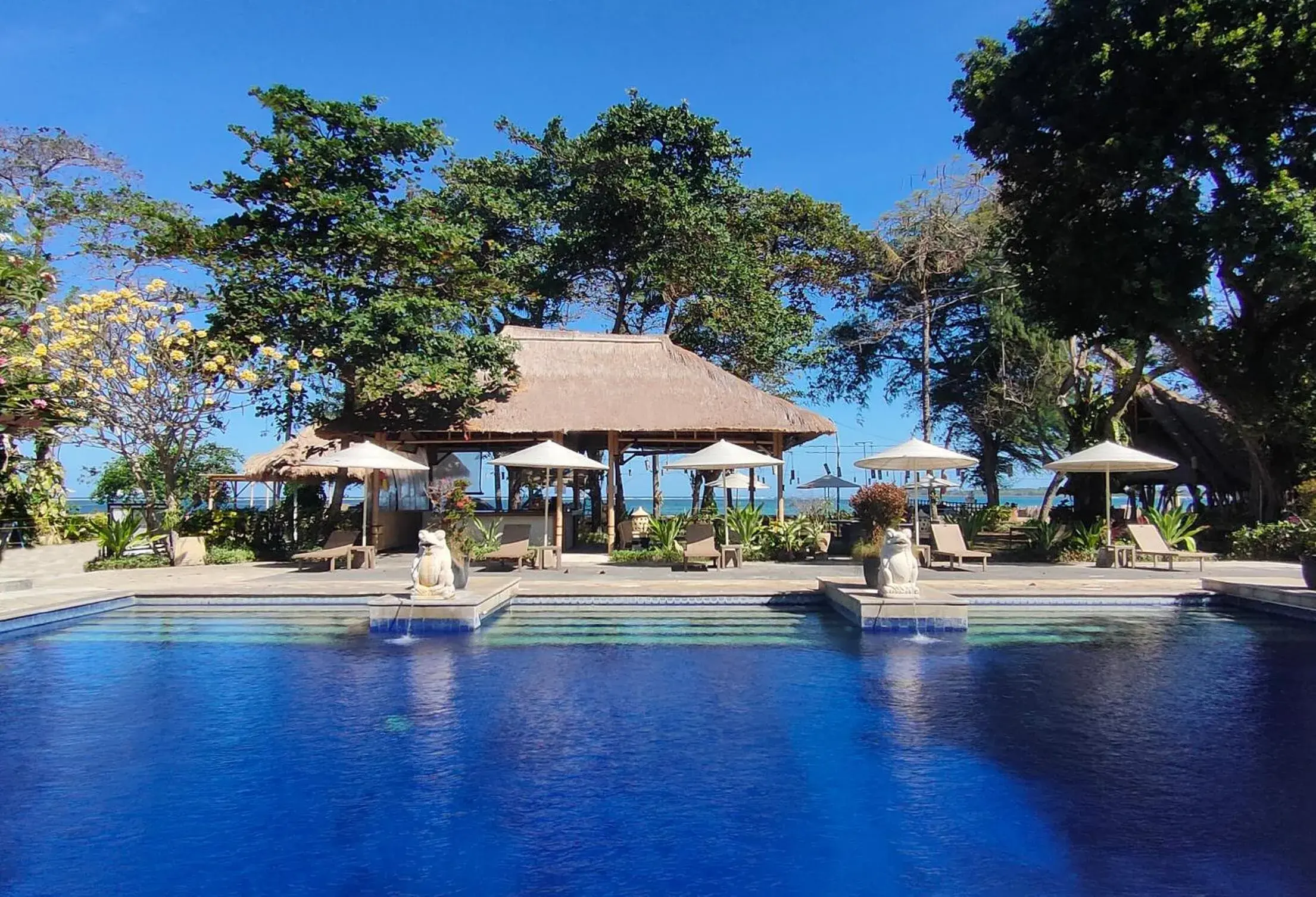 Swimming pool in Mercure Resort Sanur Swimming pool in Mercure Resort Sanur