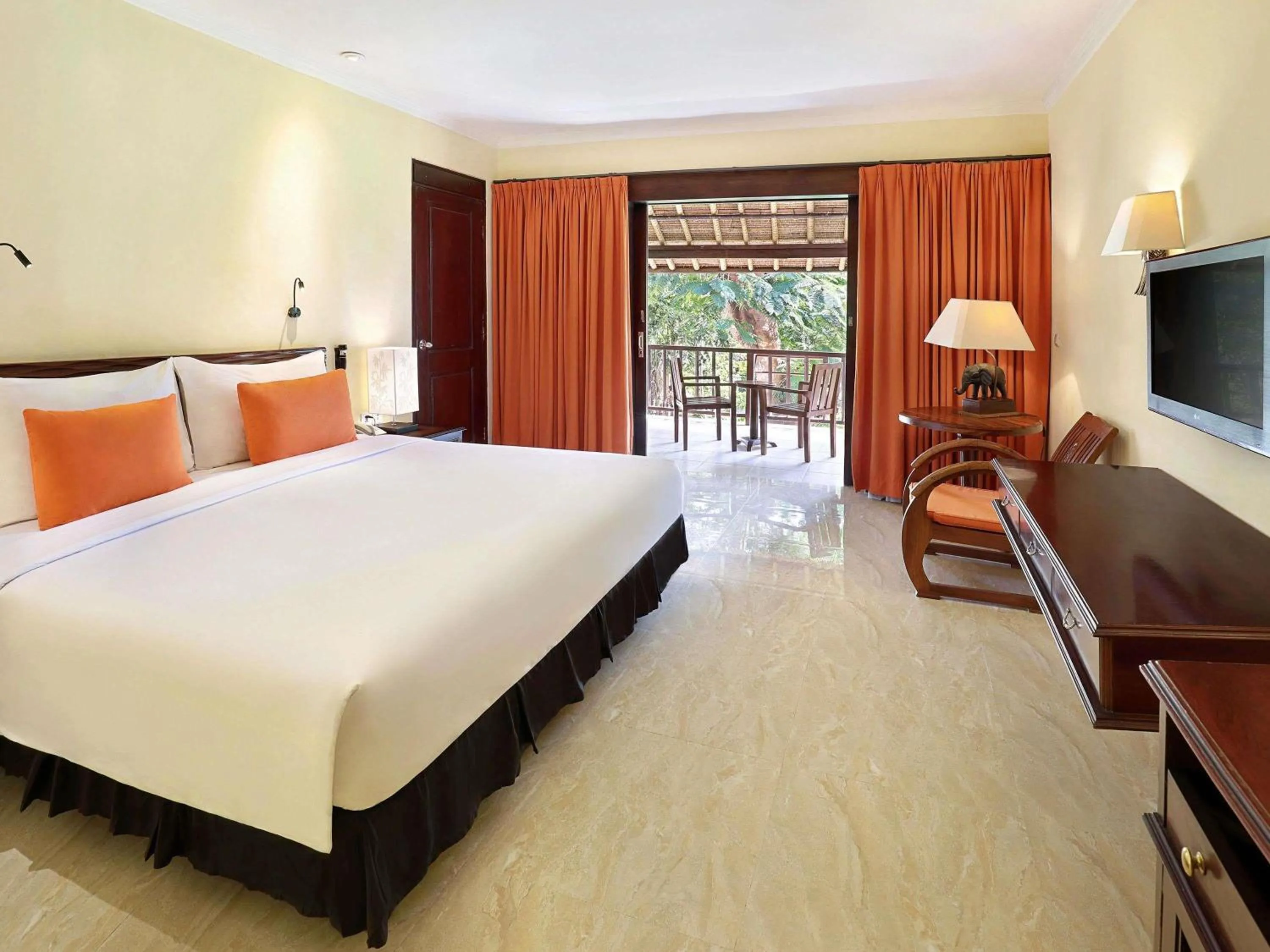 Bedroom, Bed in Mercure Resort Sanur