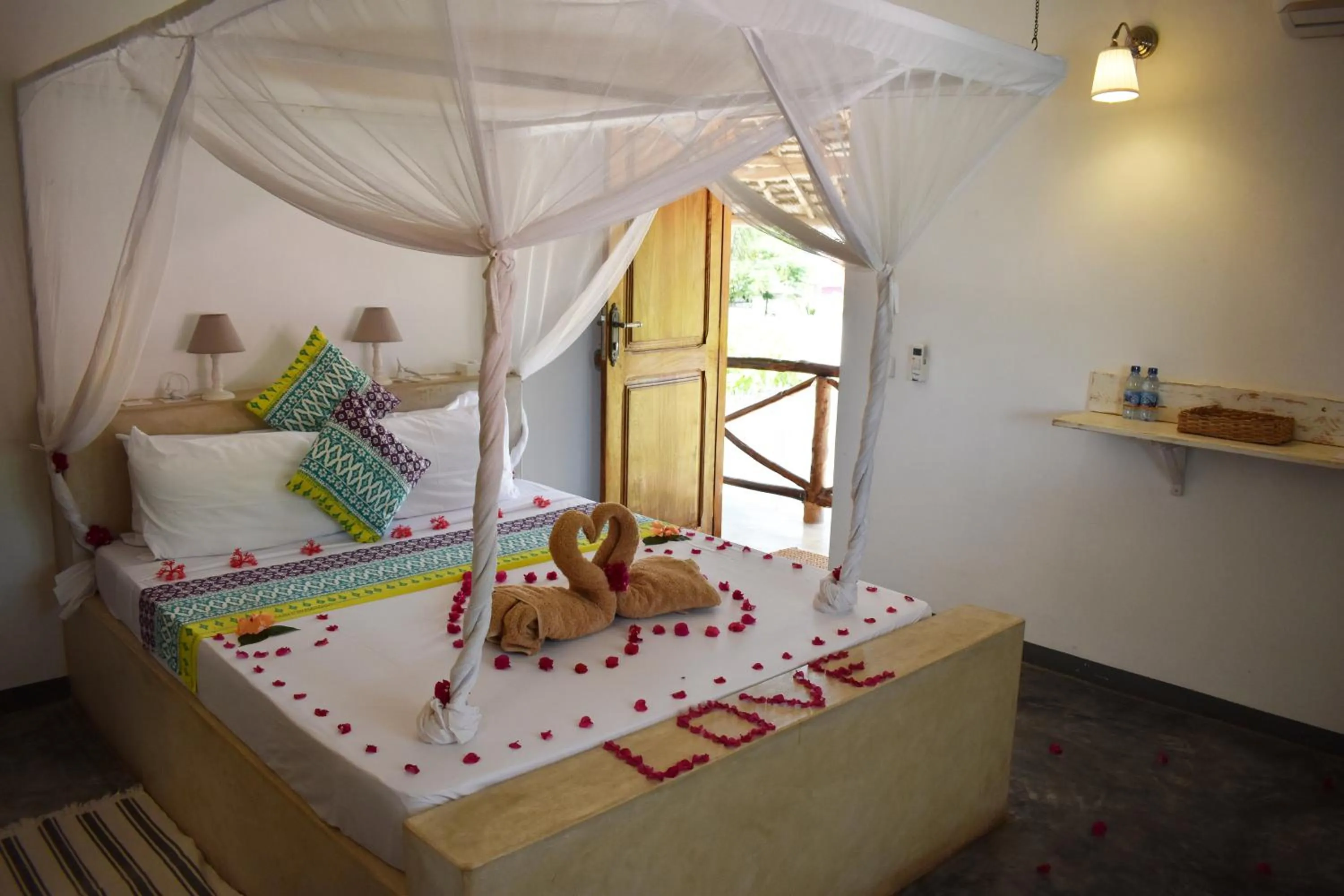 Photo of the whole room, Bed in Villa Huruma