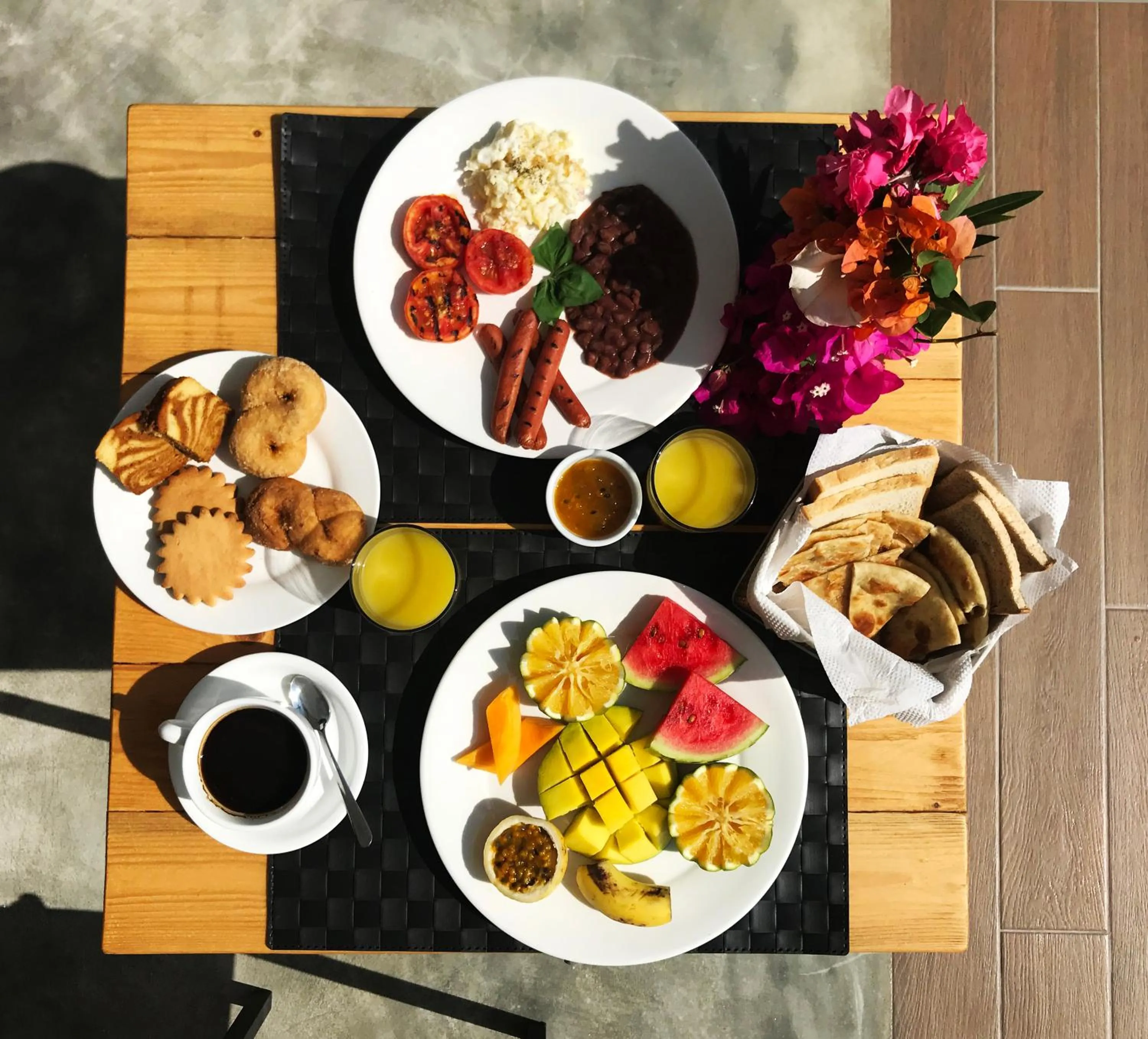 Breakfast in Villa Huruma