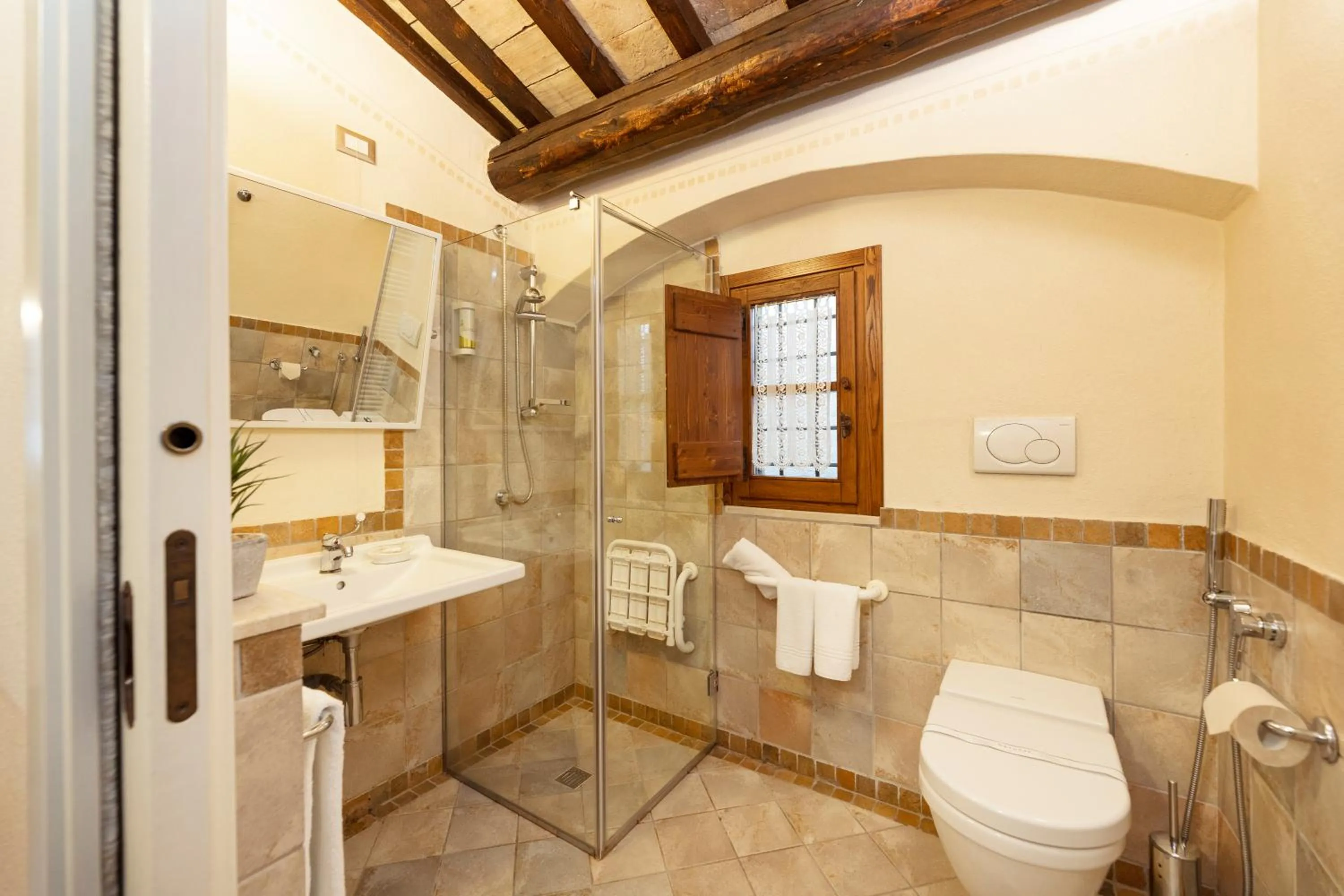 Bathroom in Torre Del Nera Albergo diffuso & Spa