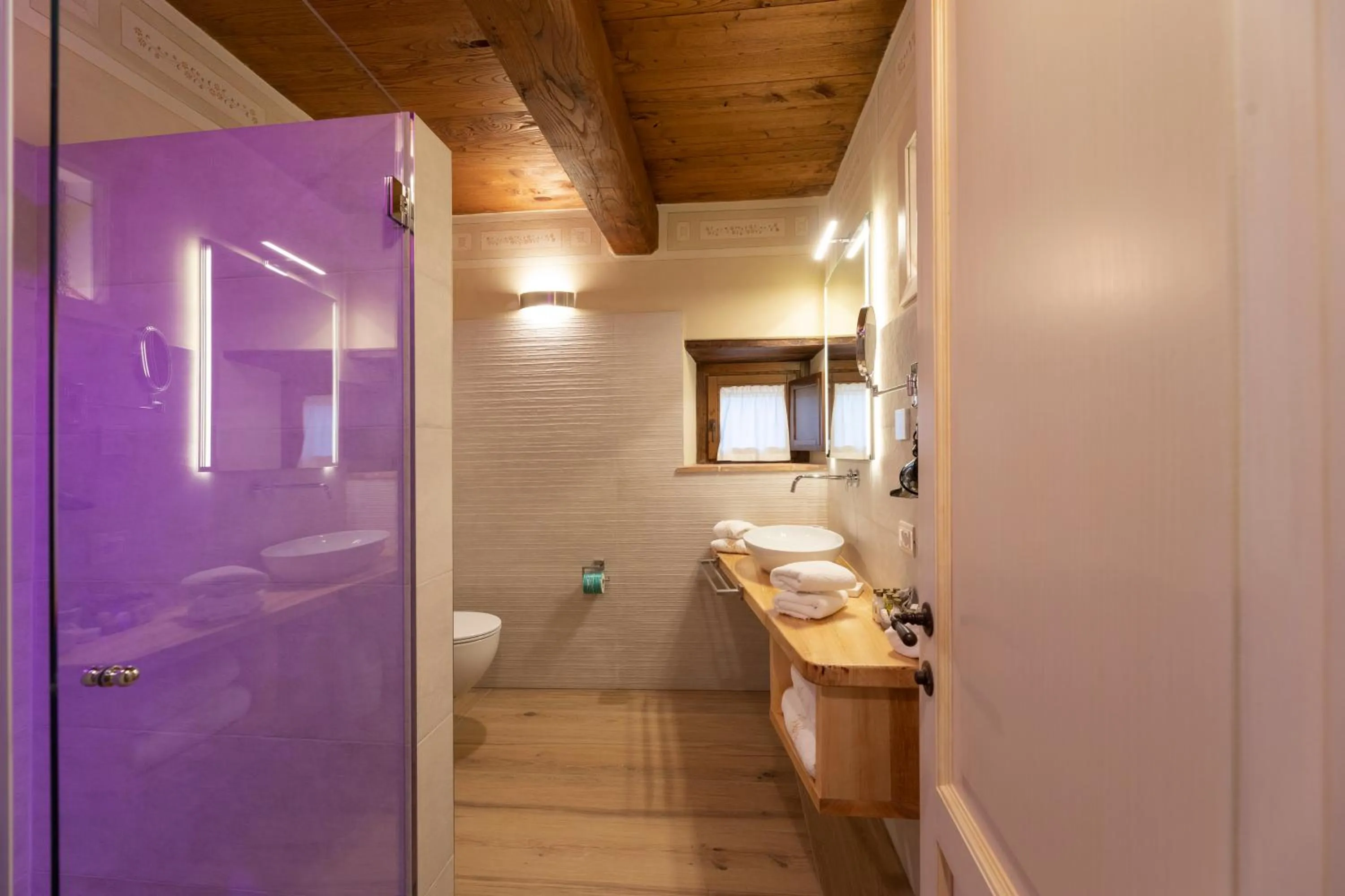 Shower in Torre Del Nera Albergo diffuso & Spa