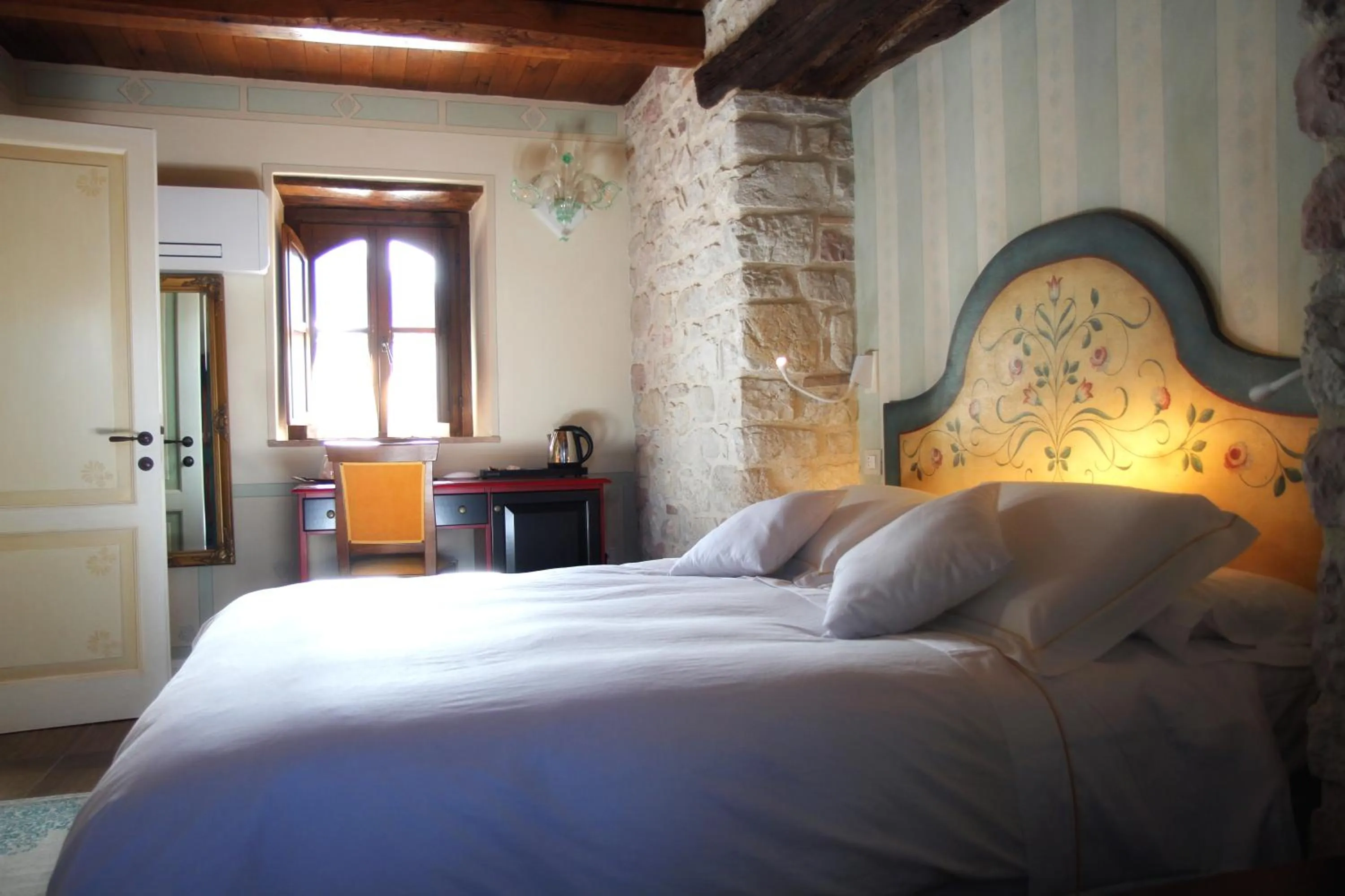 Bed in Torre Del Nera Albergo diffuso & Spa