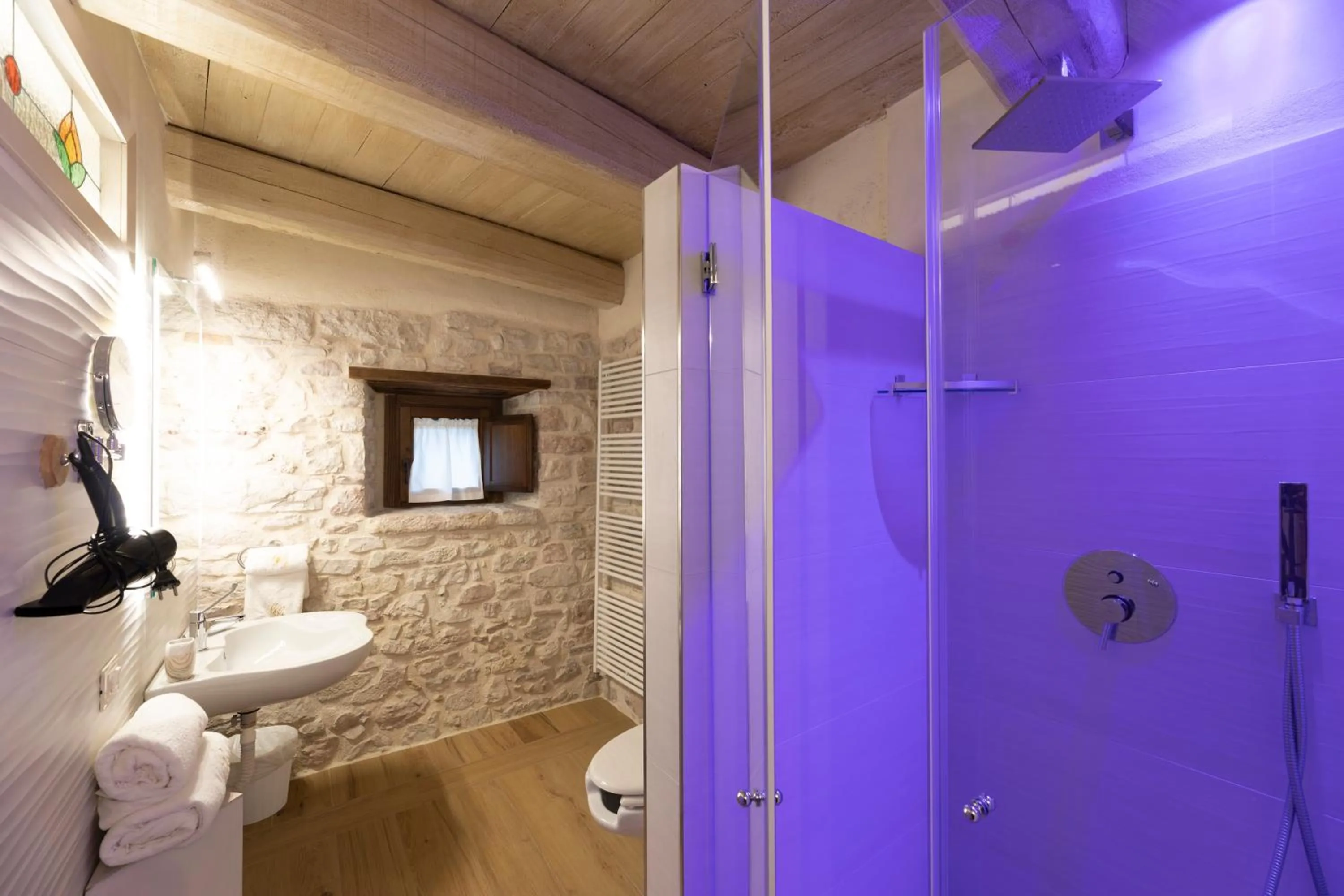 Bathroom in Torre Del Nera Albergo diffuso & Spa