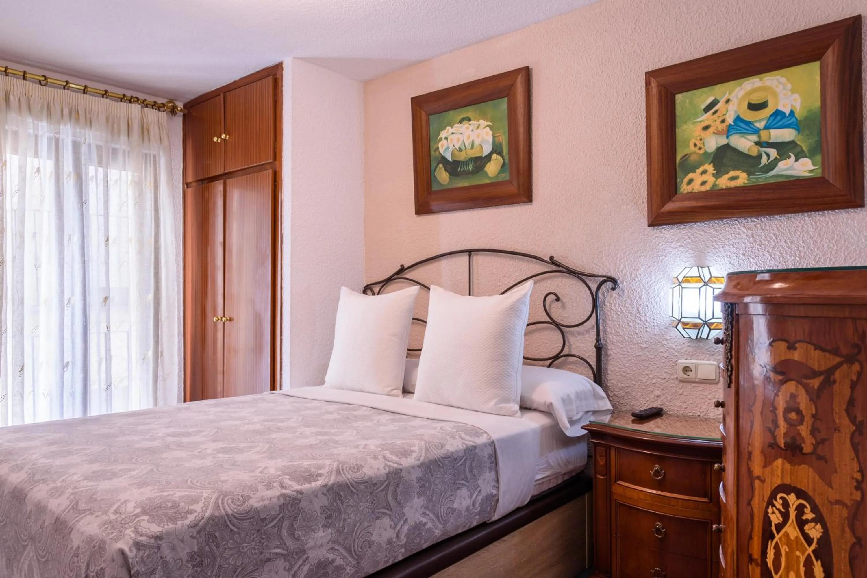 Decorative detail, Bed in Casa de Reyes