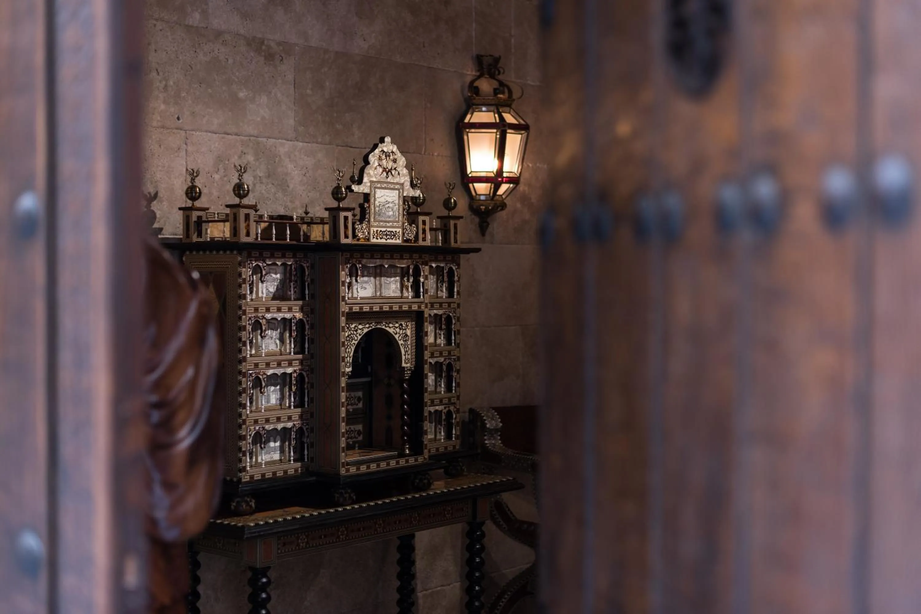 Decorative detail in Casa de Reyes