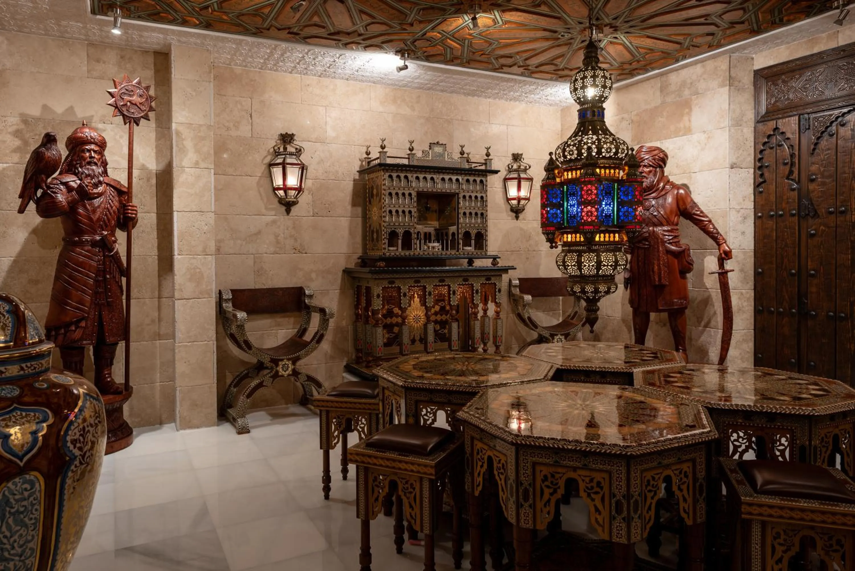 Decorative detail in Casa de Reyes