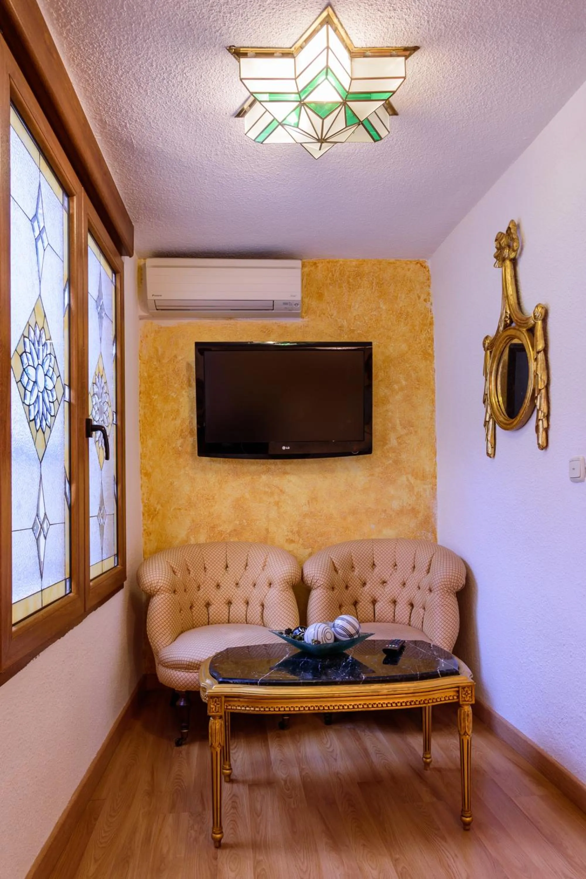 Decorative detail in Casa de Reyes