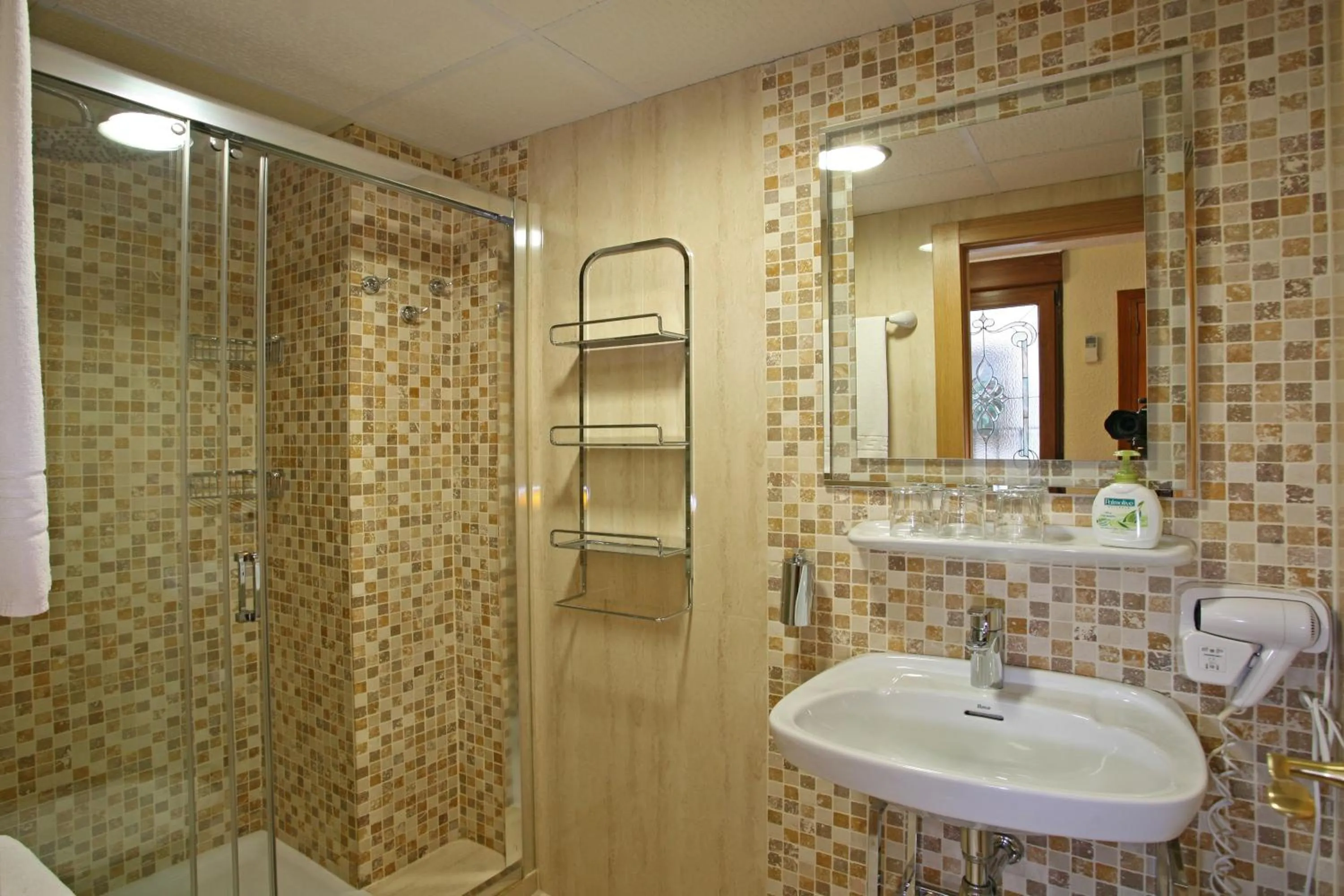 Photo of the whole room in Casa de Reyes