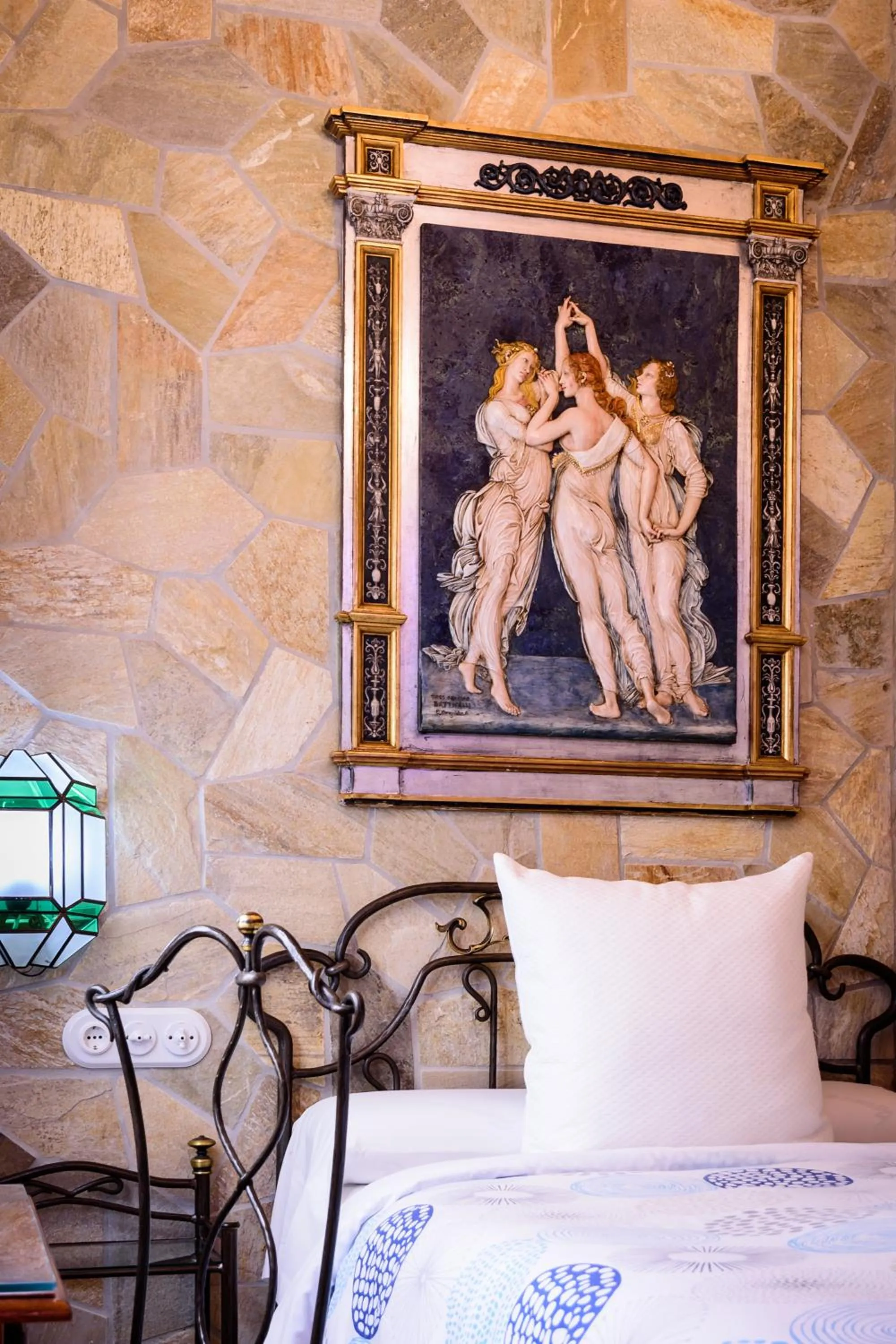 Decorative detail, Bed in Casa de Reyes