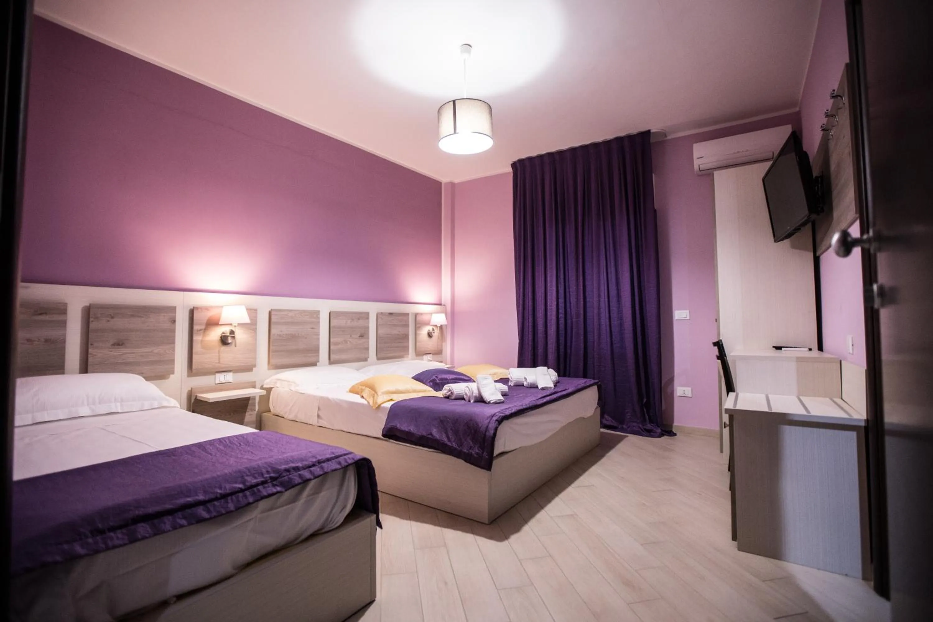 Photo of the whole room, Bed in Hotel Cliché