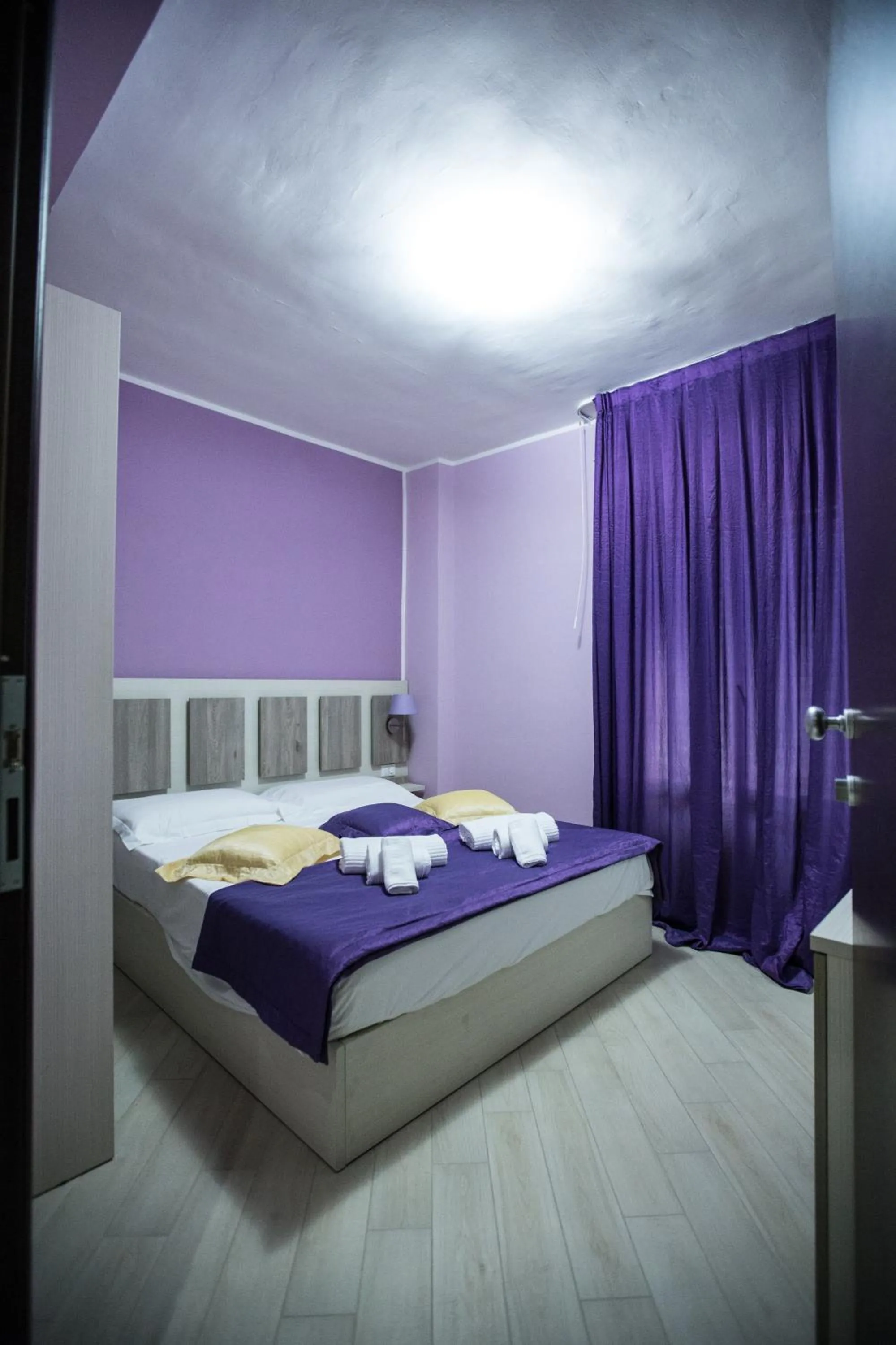 Bedroom, Bed in Hotel Cliché