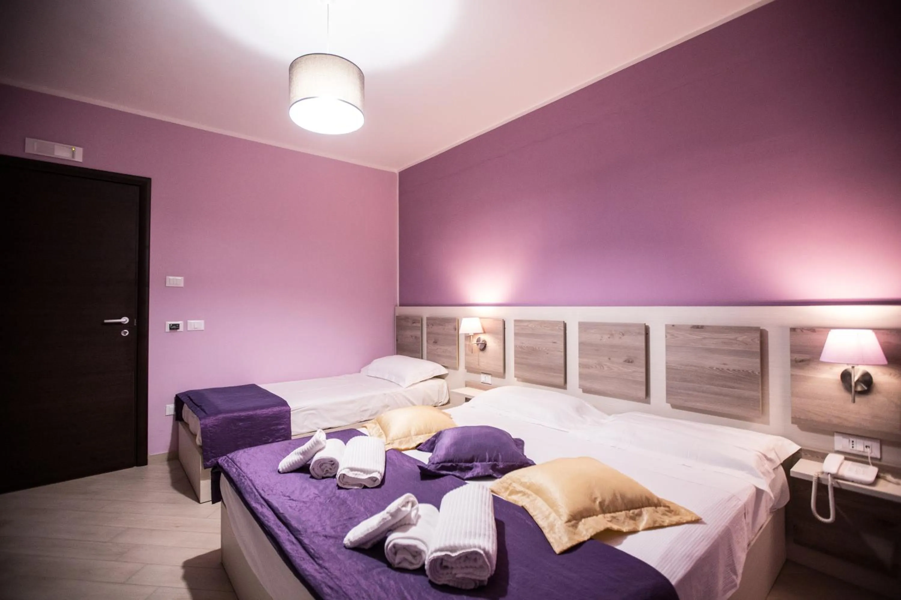 Bedroom, Bed in Hotel Cliché