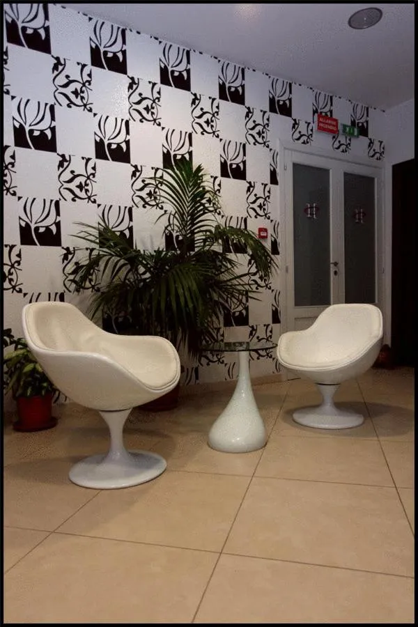 Seating area in Hotel Cliché