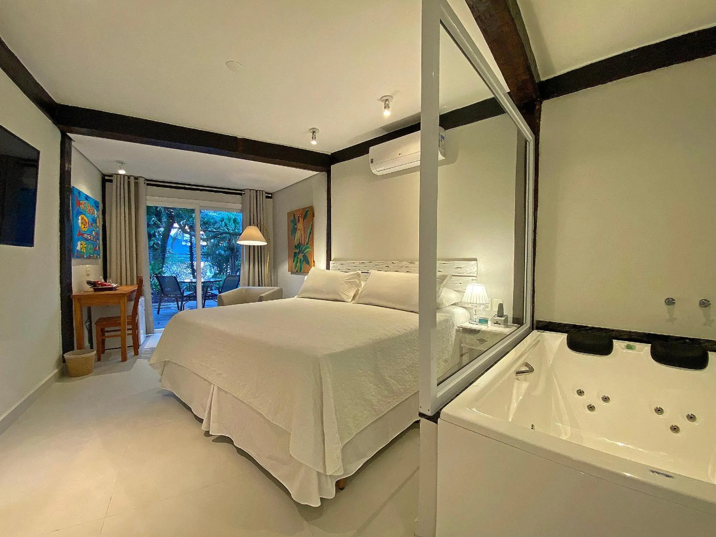 Photo of the whole room, Bed in Porto Pacuíba Hotel