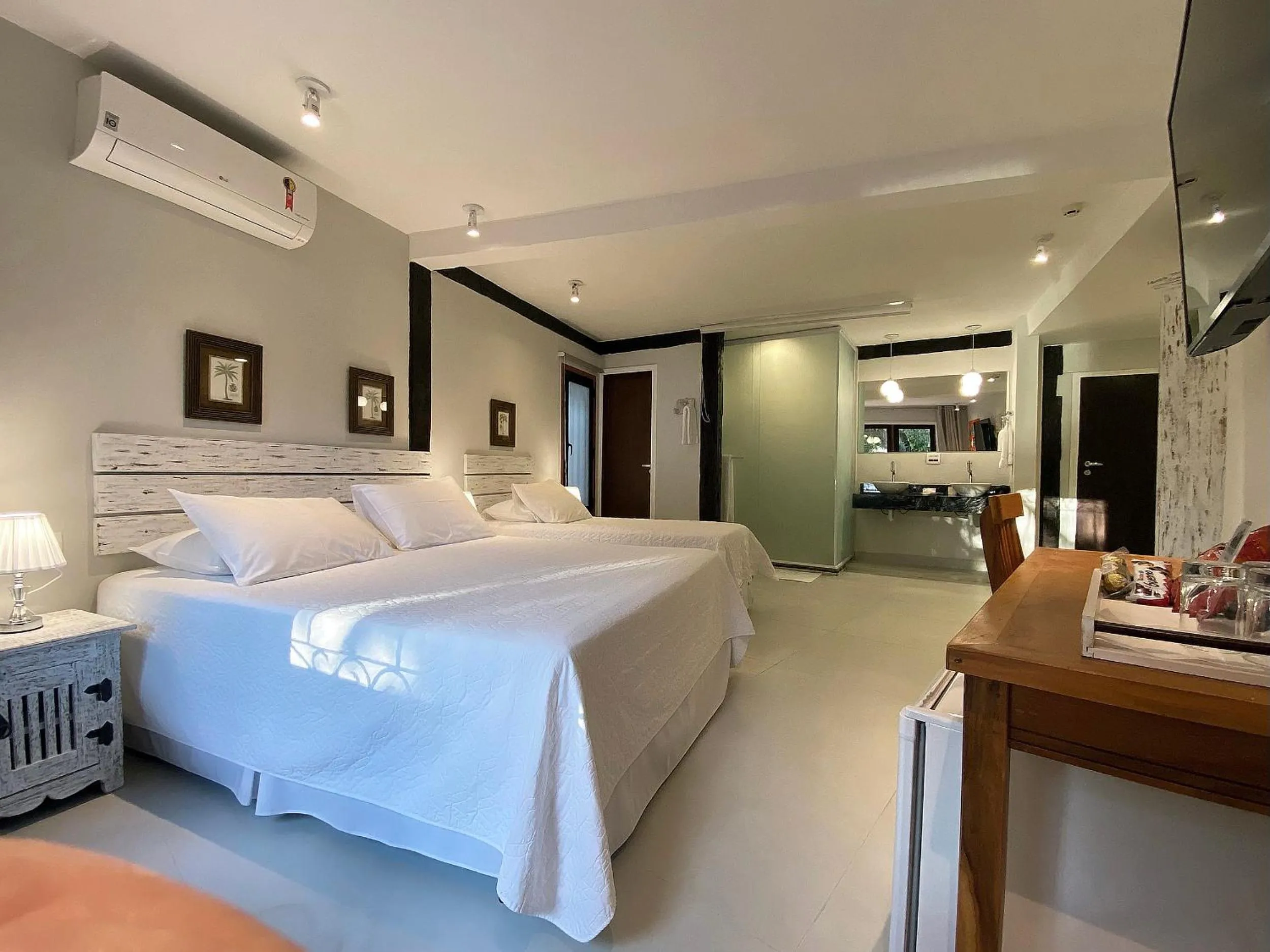 Photo of the whole room, Bed in Porto Pacuíba Hotel