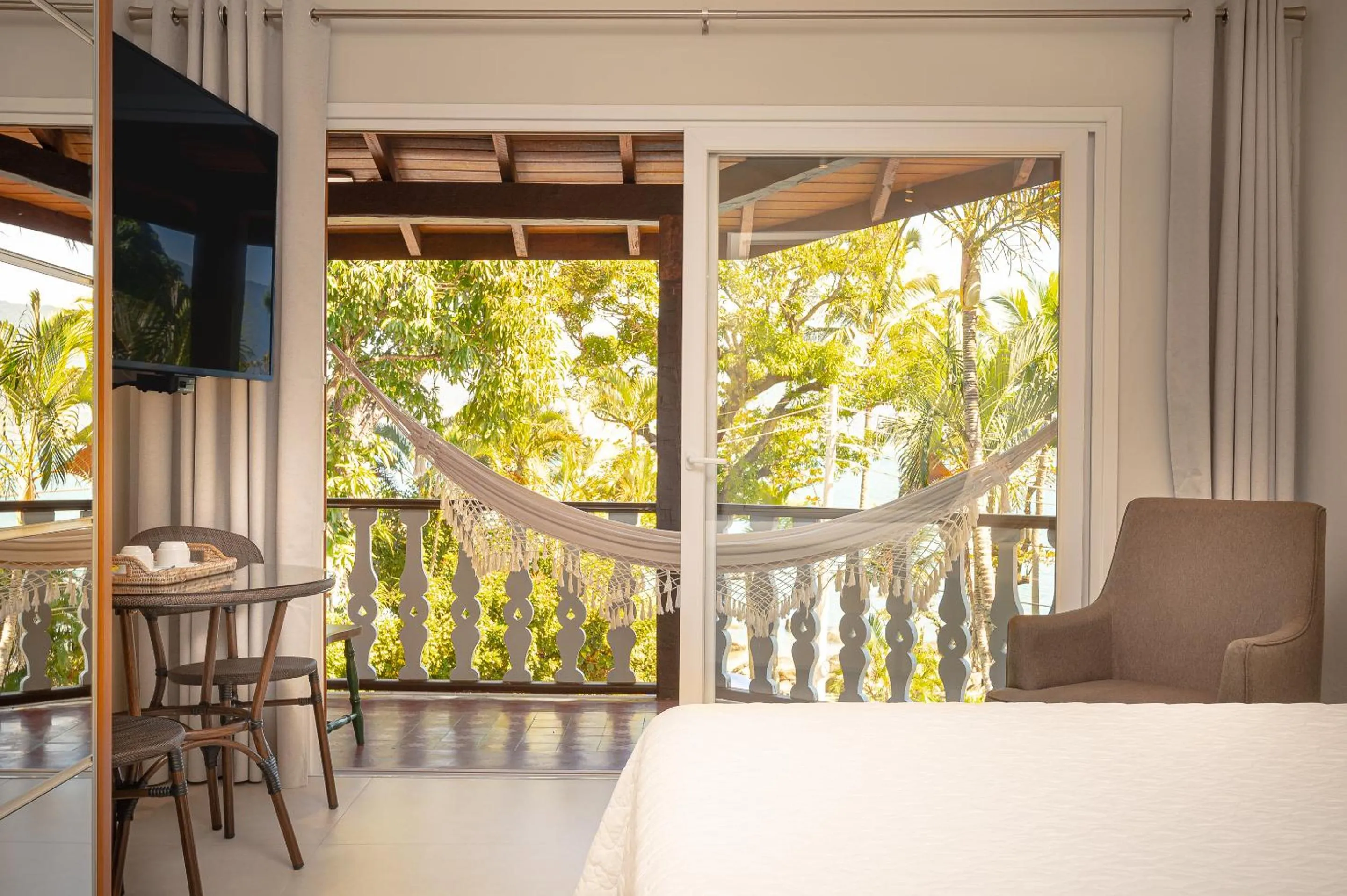 View (from property/room), Bed in Porto Pacuíba Hotel