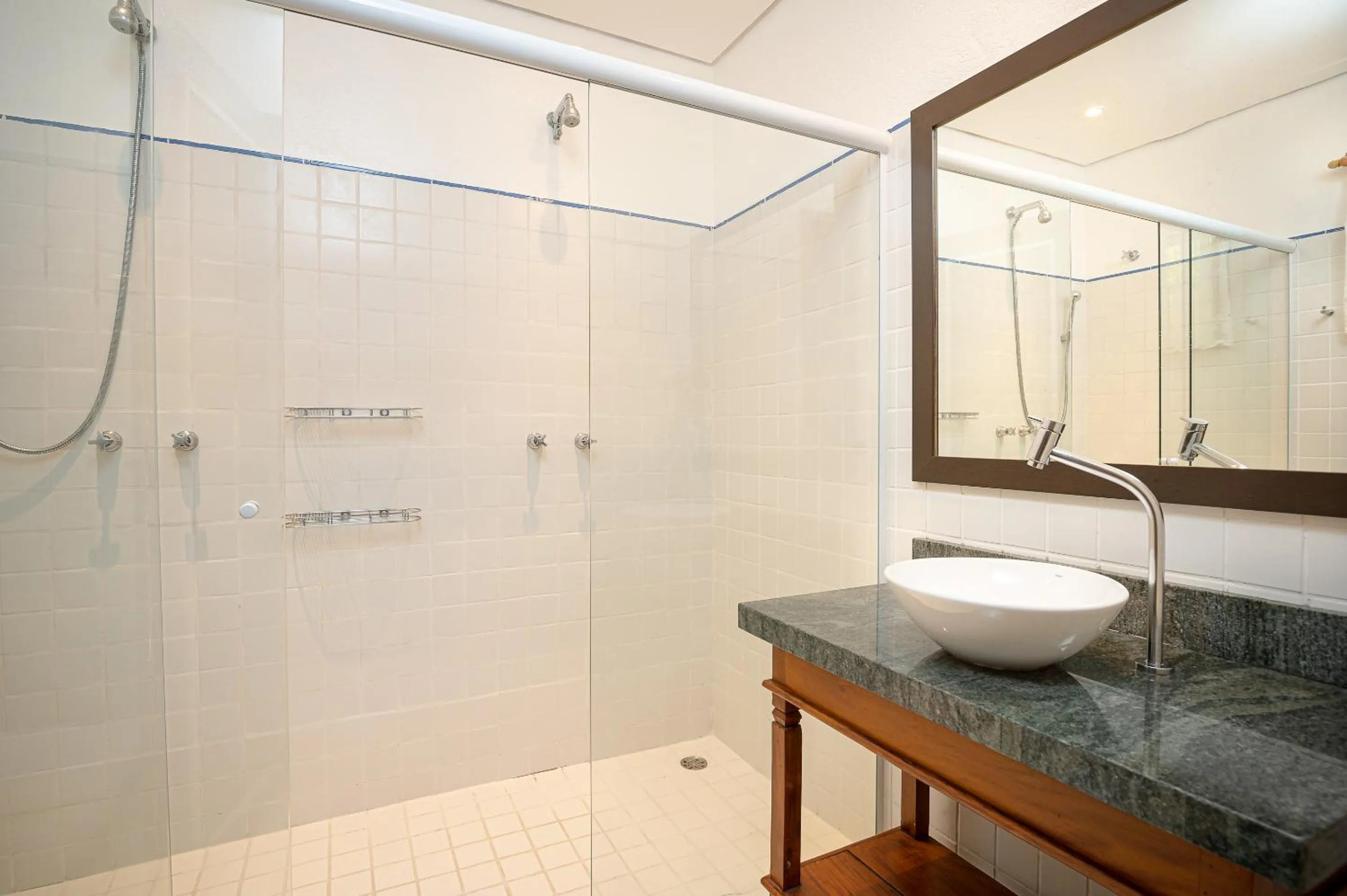 Bathroom in Porto Pacuíba Hotel