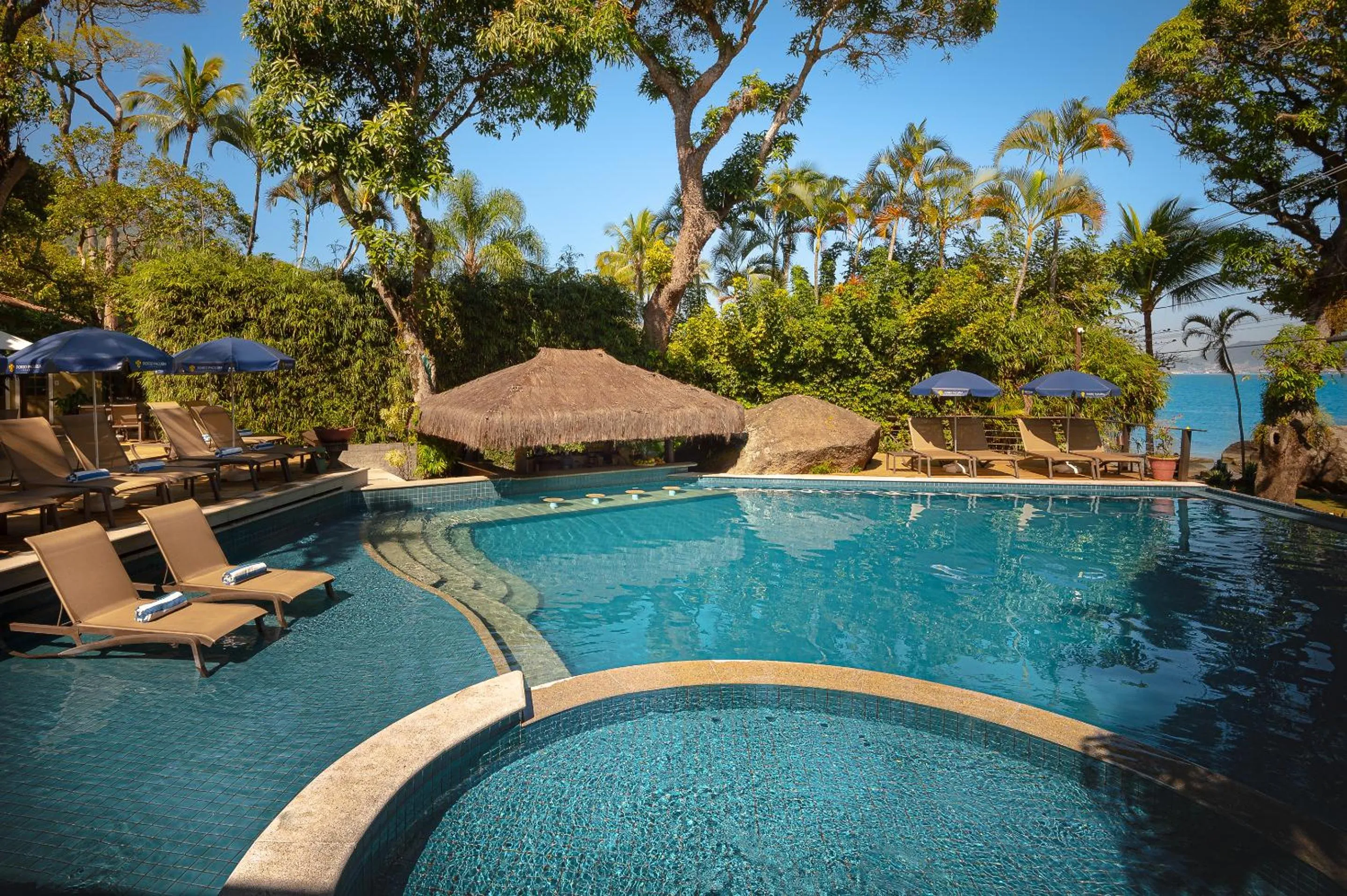 Swimming pool in Porto Pacuíba Hotel