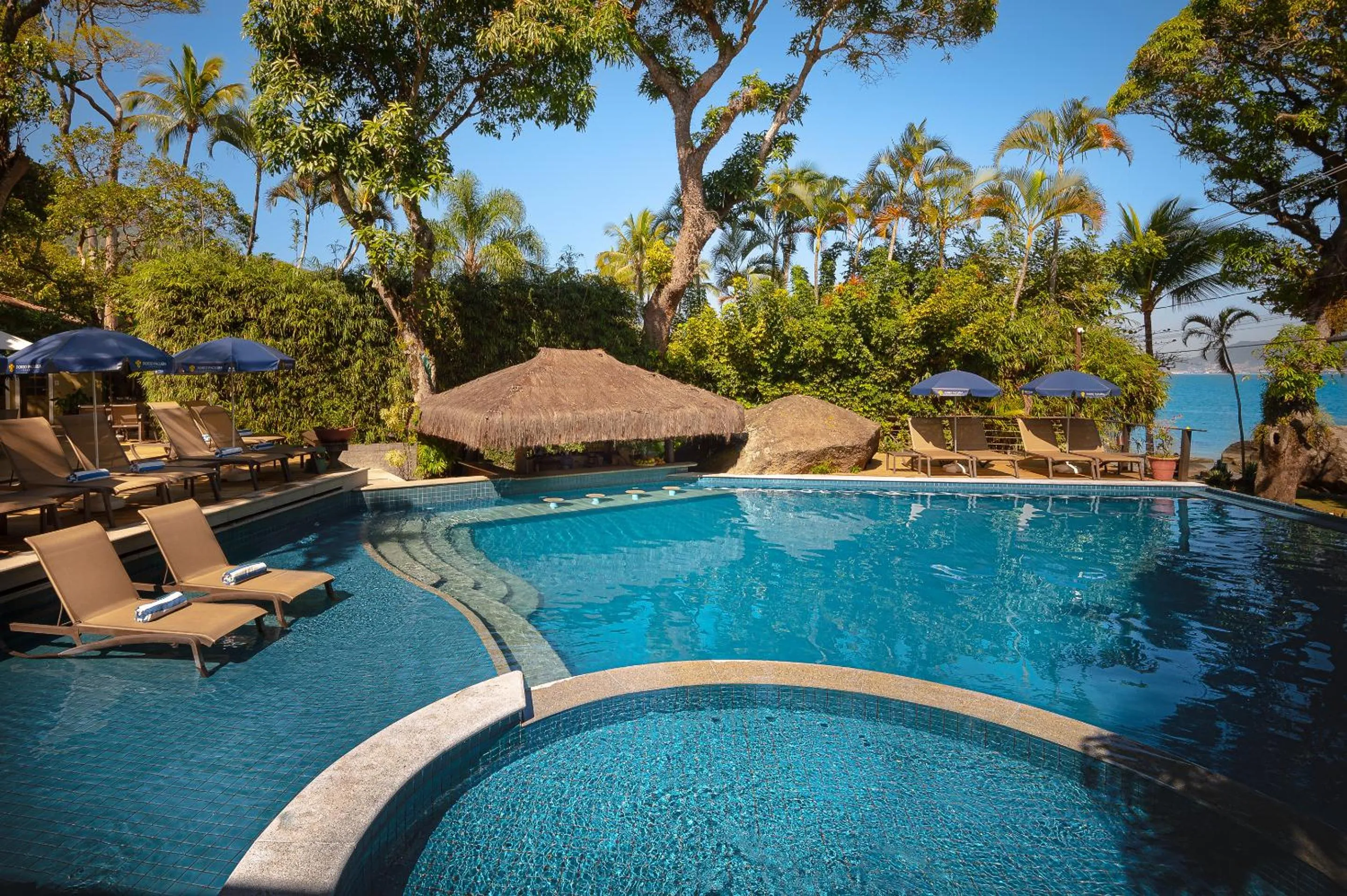 Swimming pool in Porto Pacuíba Hotel