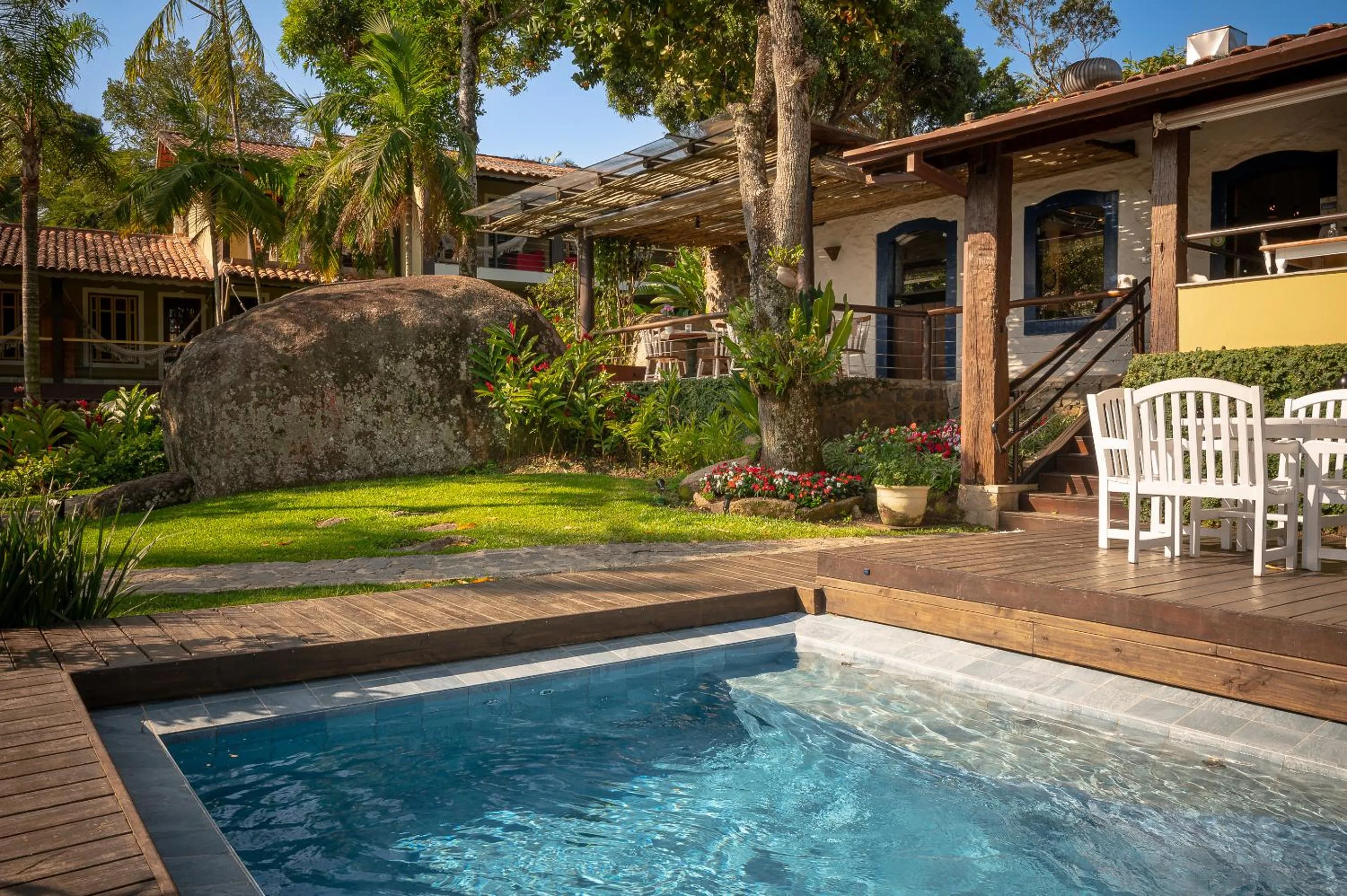 Swimming pool in Porto Pacuíba Hotel