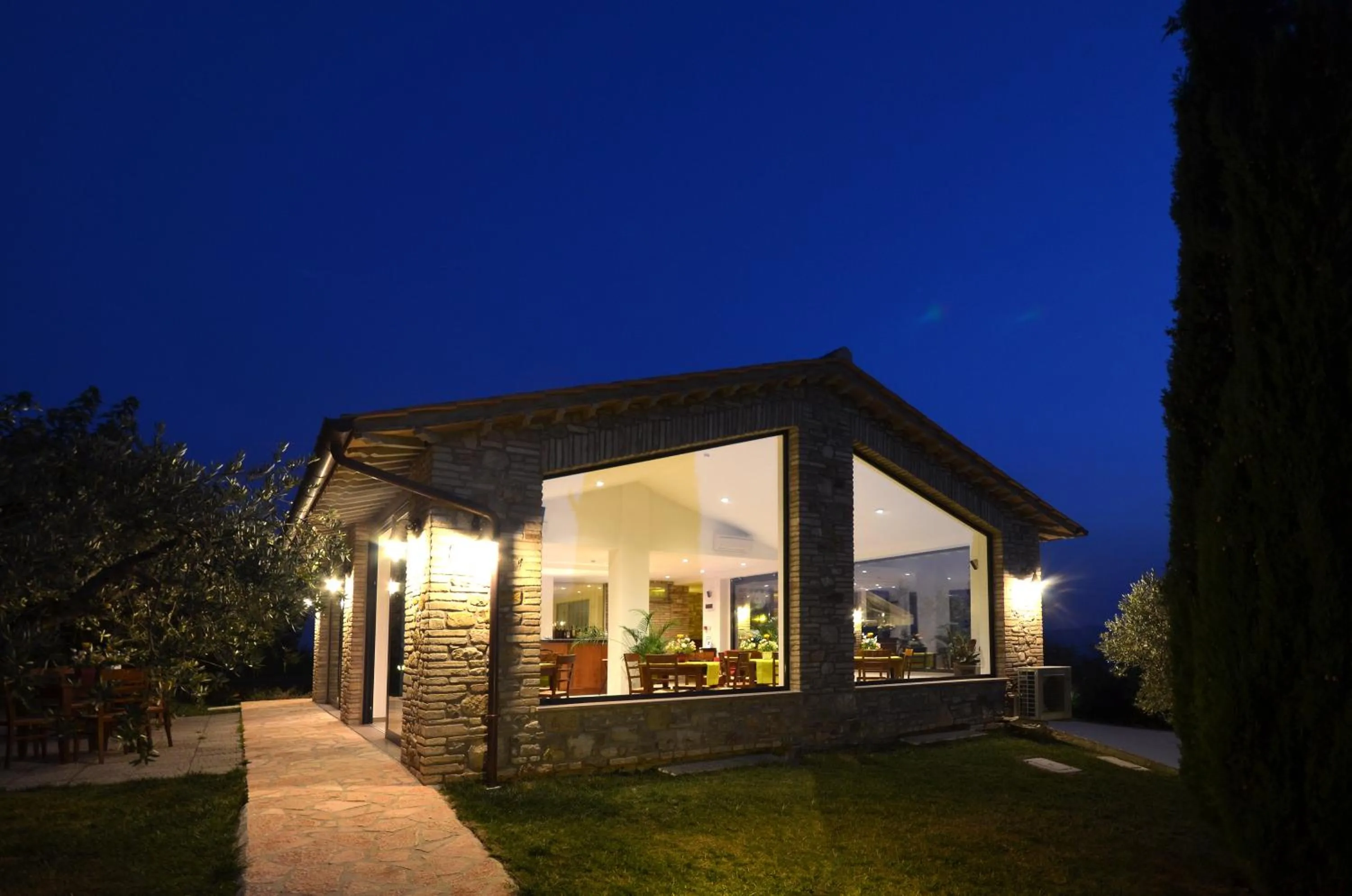 Restaurant/places to eat in Colle Degli Olivi snc