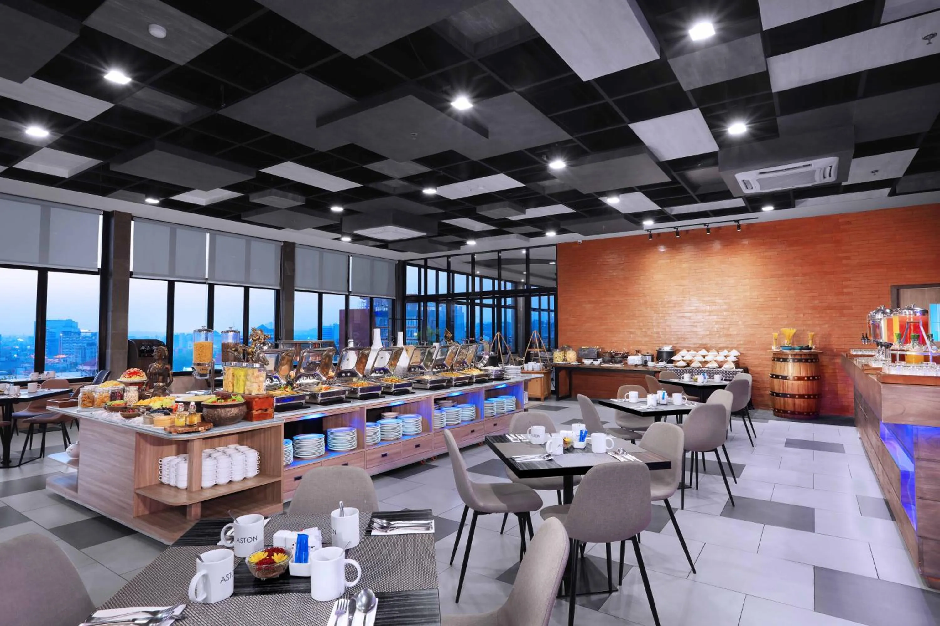 Restaurant/places to eat in Aston Inn Pandanaran