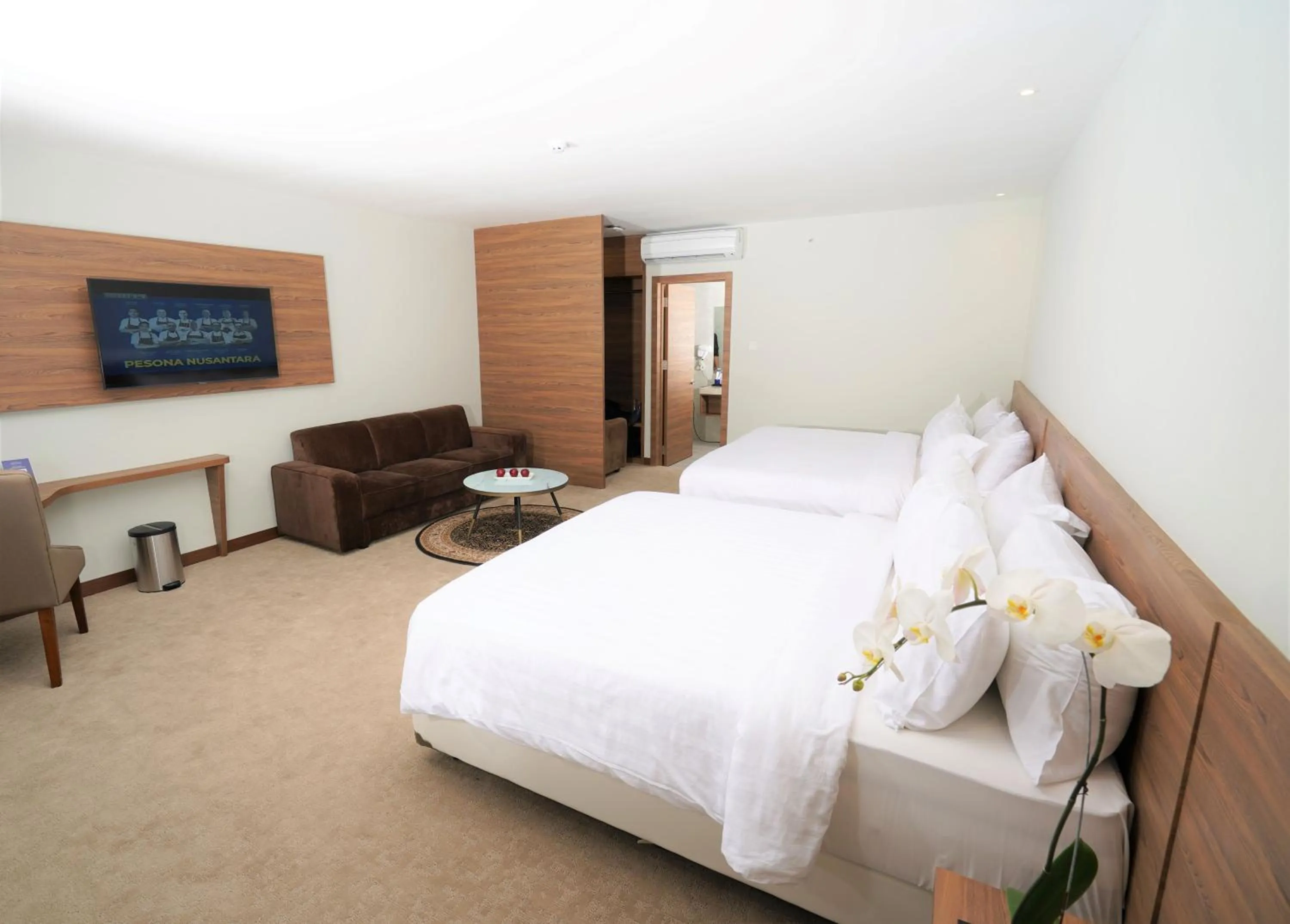 Bed in Aston Inn Pandanaran