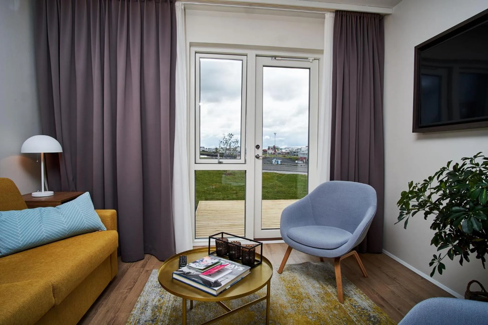 Living room in Hotel Berg by Keflavik Airport