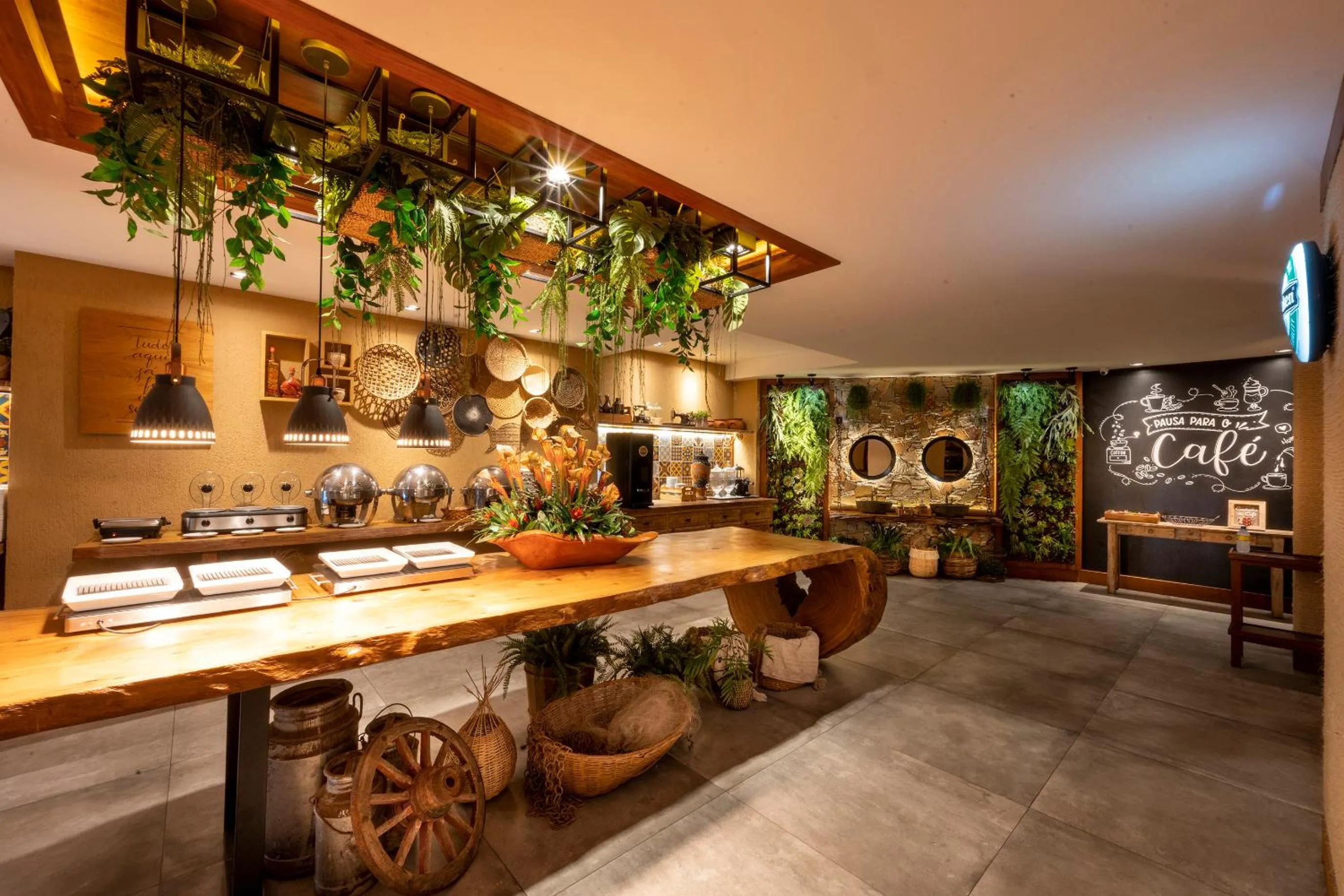 Restaurant/places to eat in Natal Dunnas Hotel