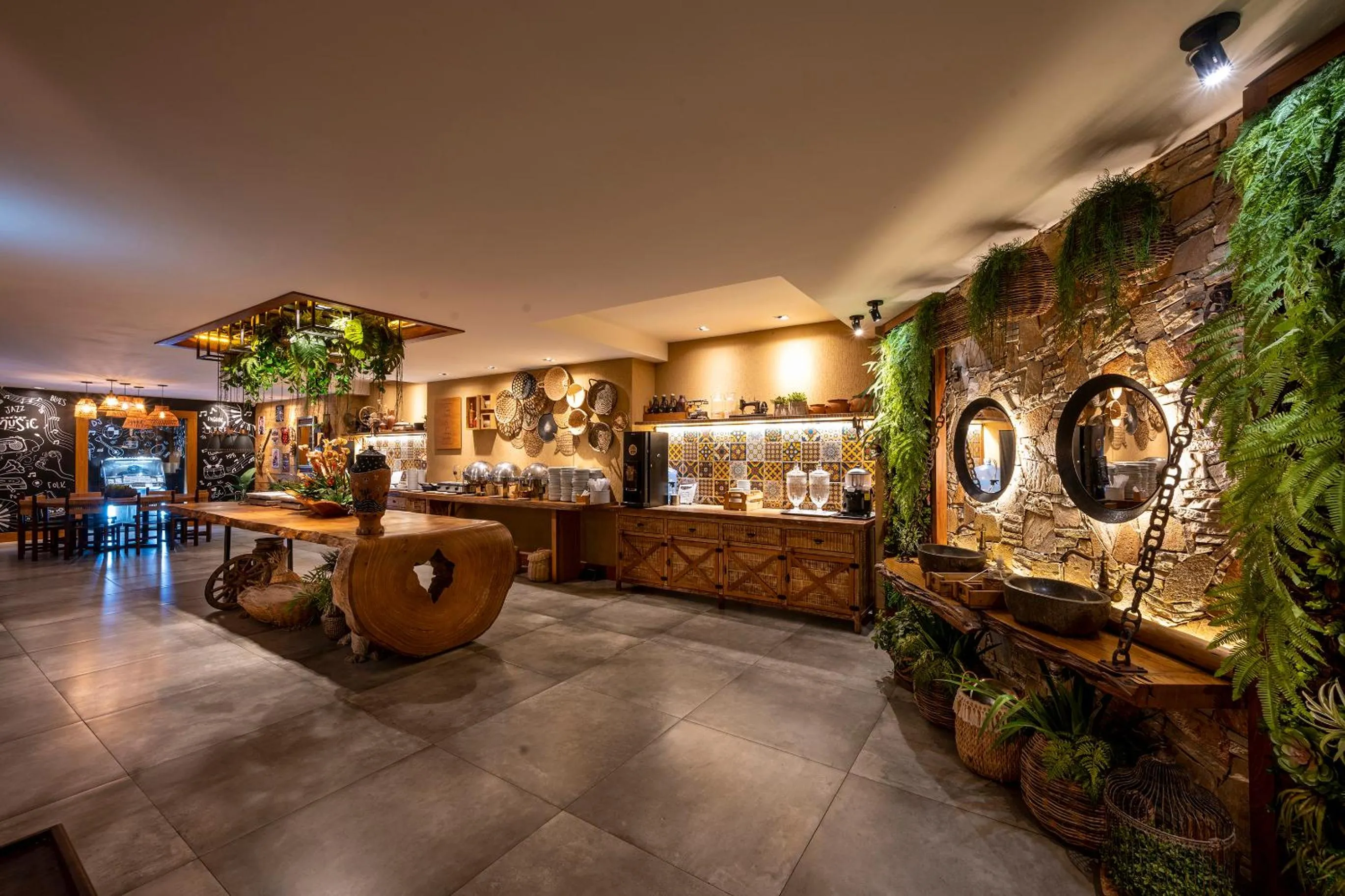 Restaurant/places to eat in Natal Dunnas Hotel