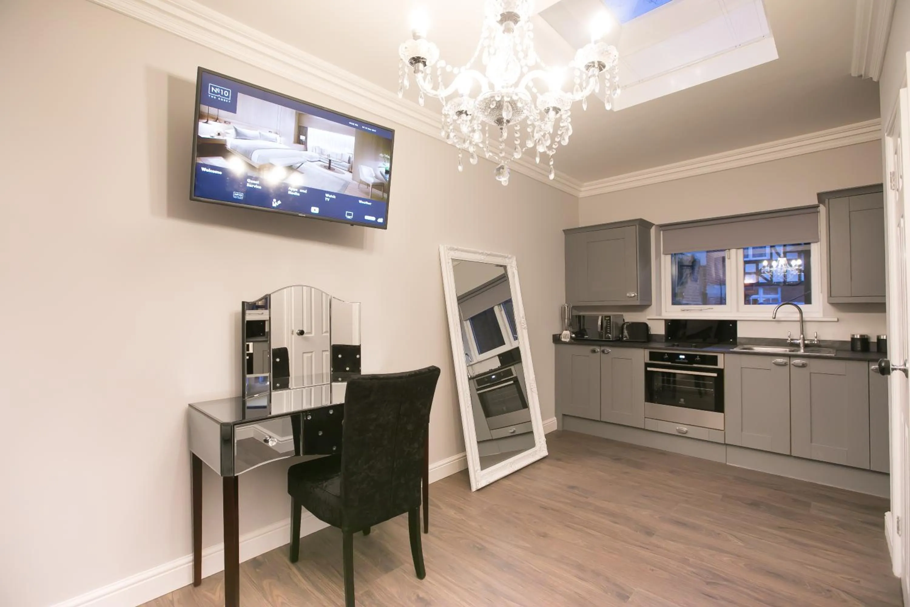 TV and multimedia in Apartments at Number 10 The Abbey