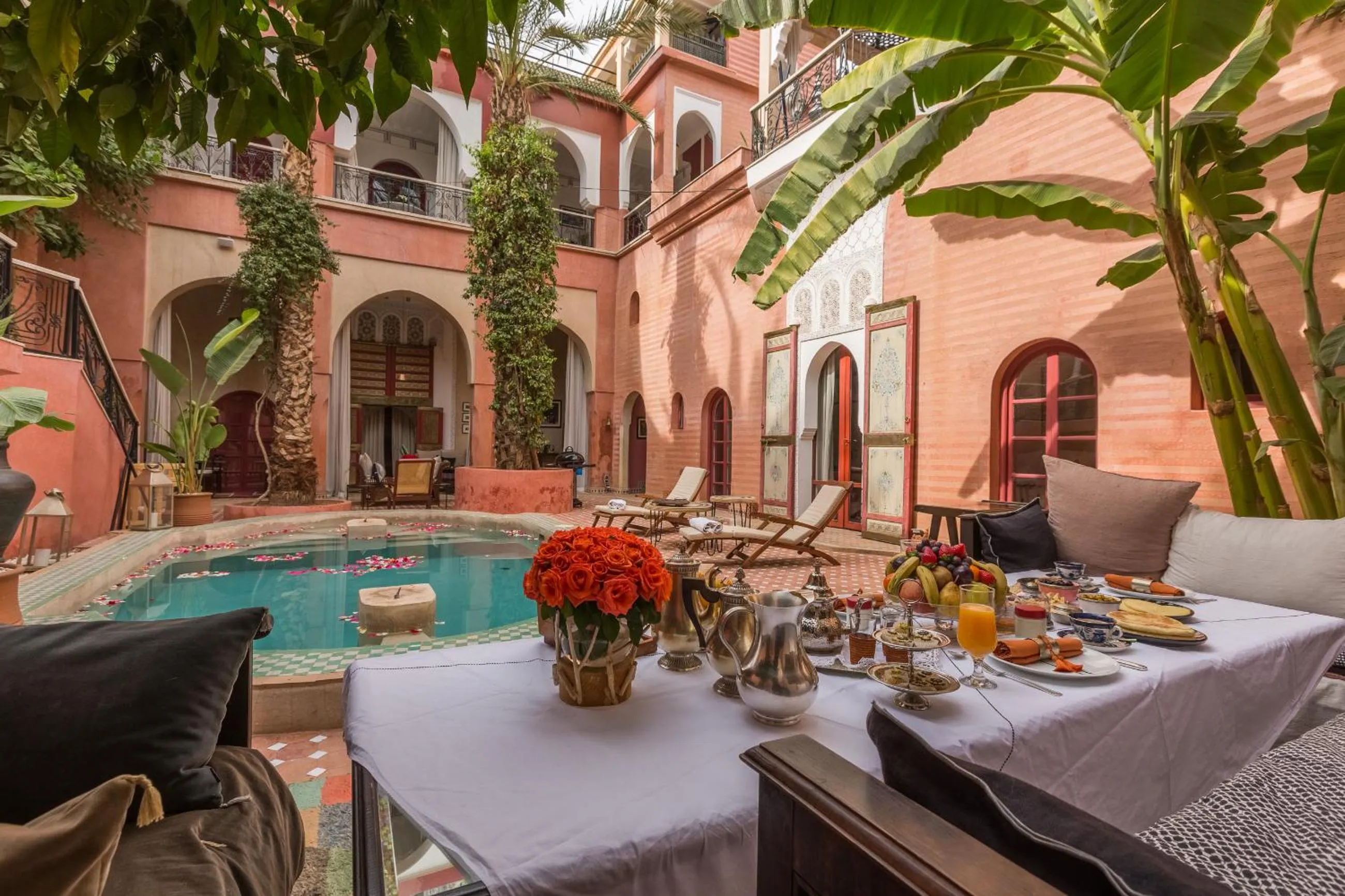 Restaurant/places to eat in Indian Palace