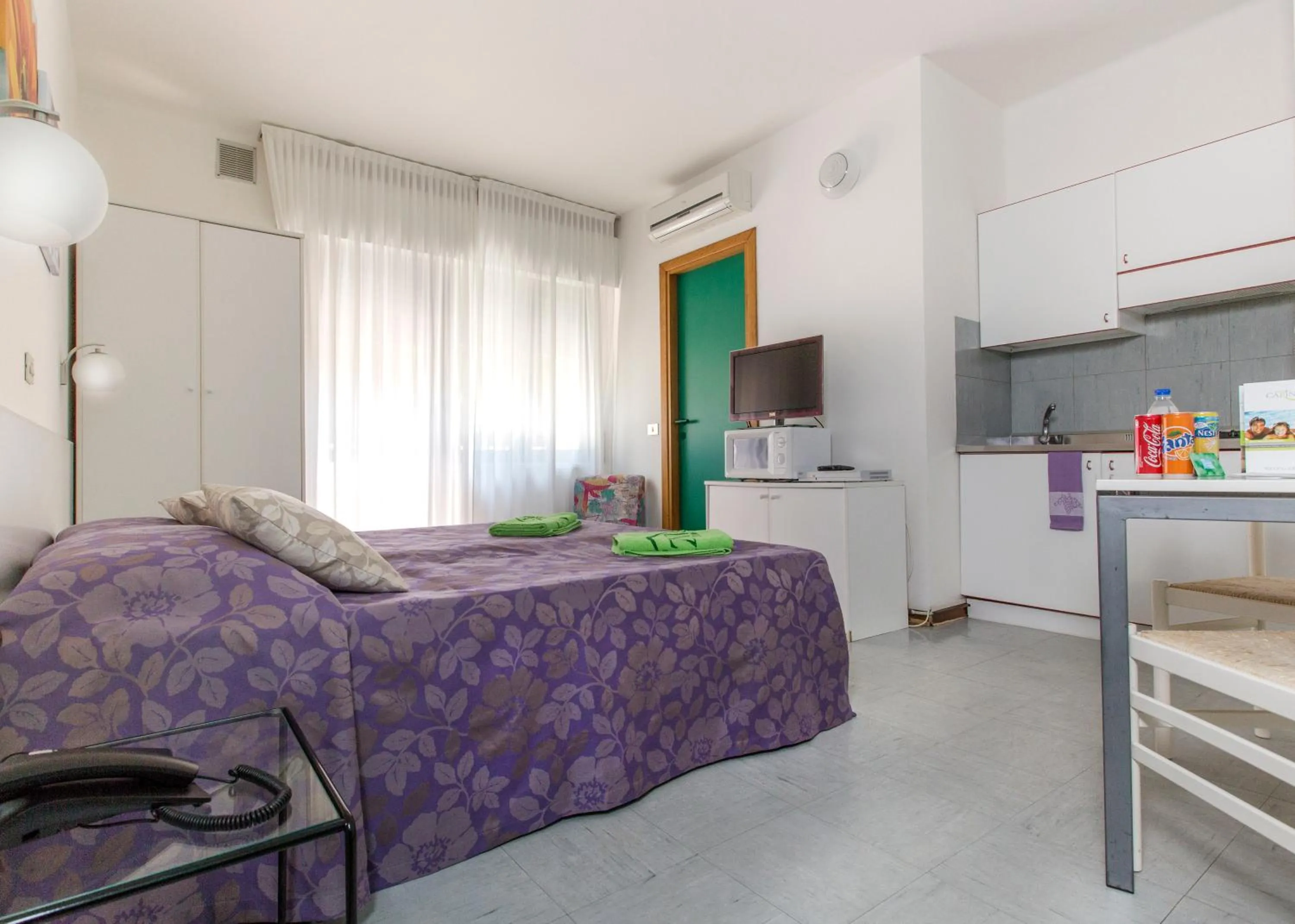 Kitchen or kitchenette, Bed in Aparthotel Carinzia