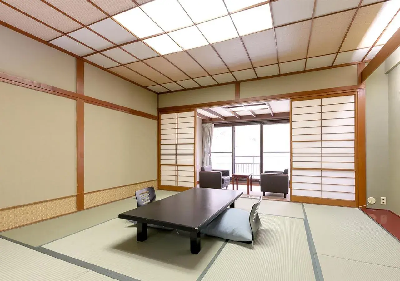 Japanese-Style Quadruple Room in Ichiryukaku Honkan Japanese-Style Quadruple Room in Ichiryukaku Honkan