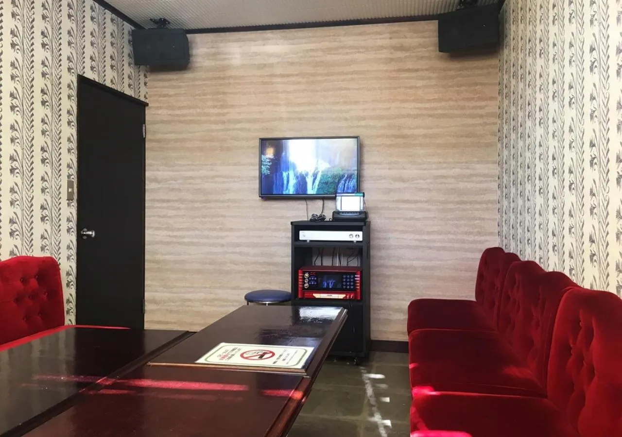 Karaoke in Itoen Hotel New Sakura