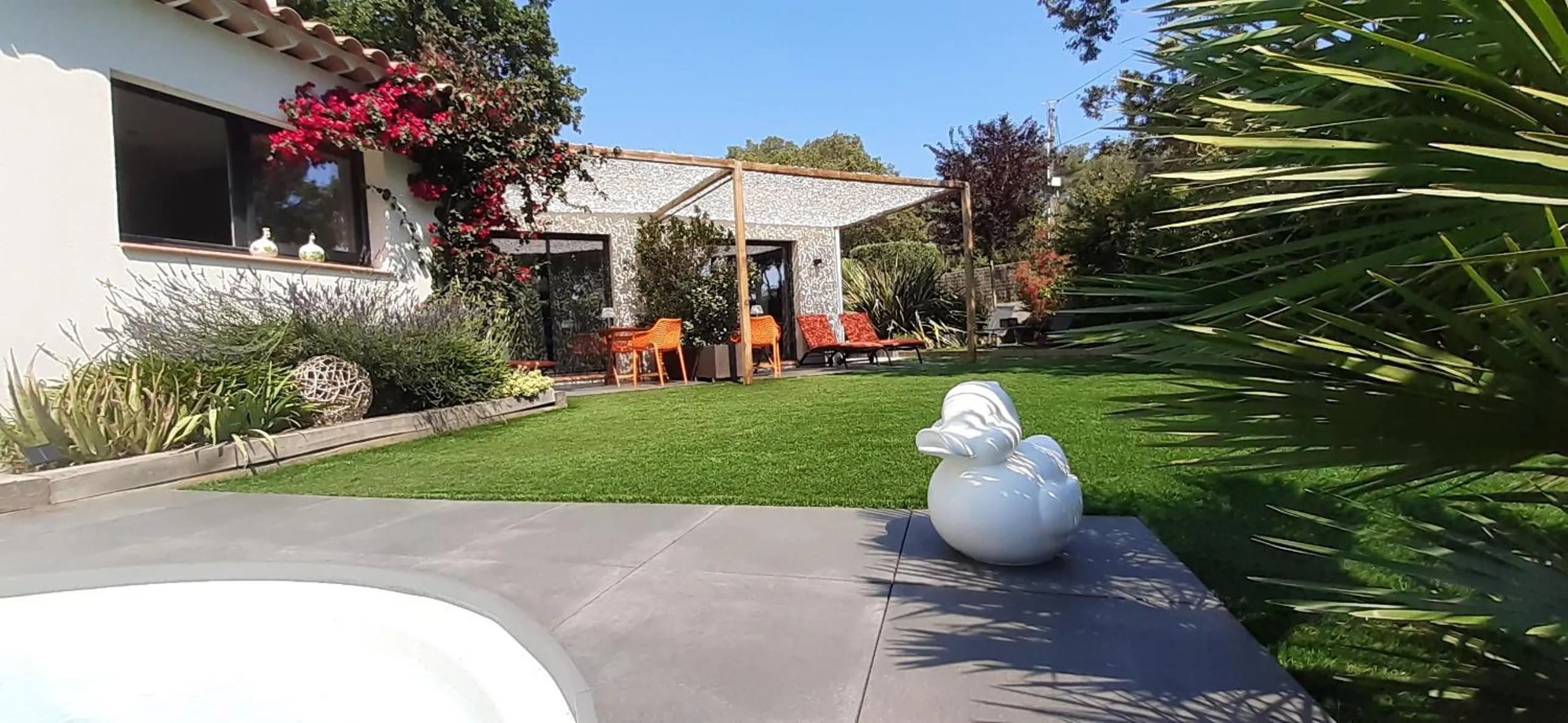 Garden view in Le Clos des Barelles