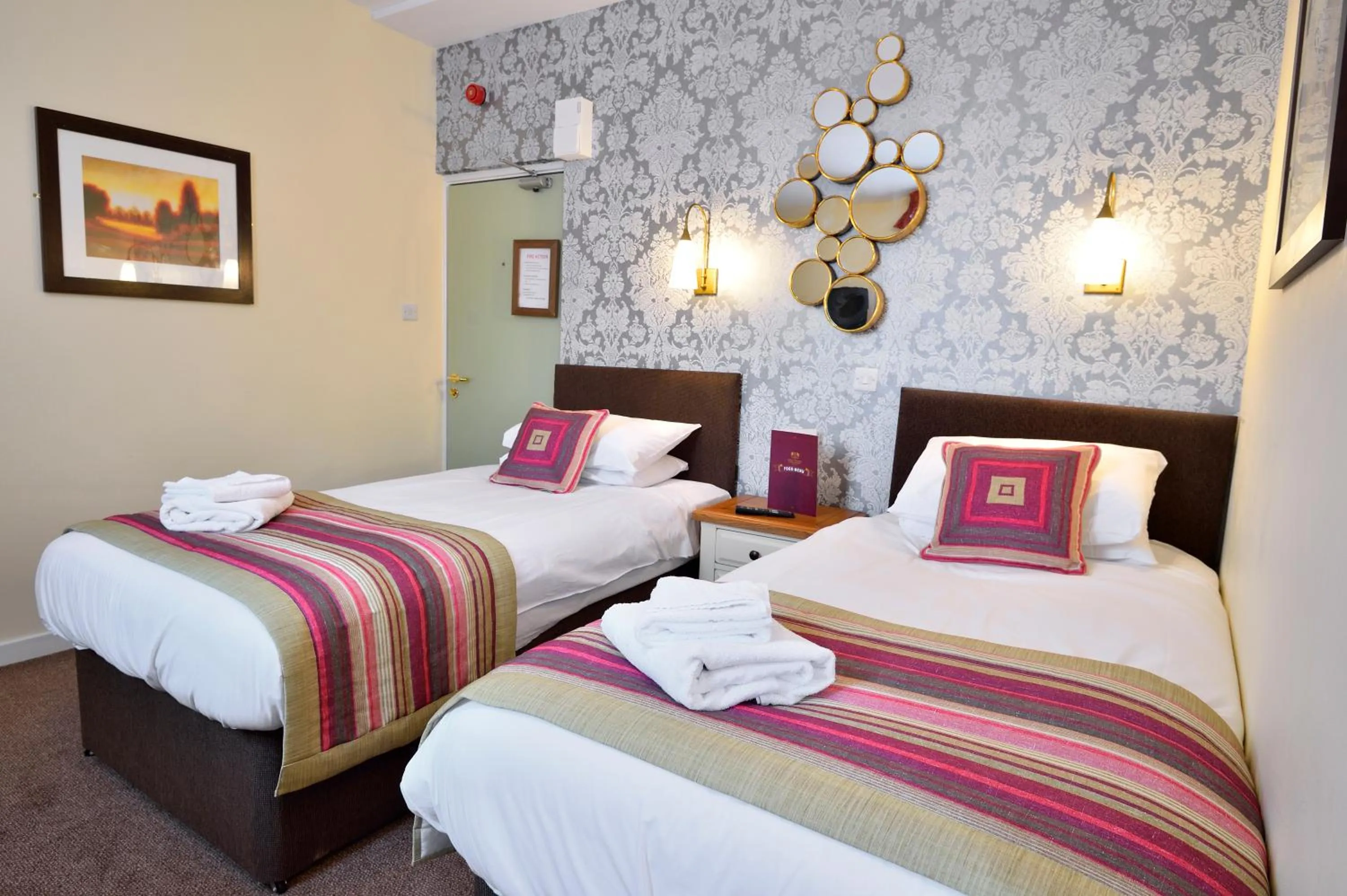 Photo of the whole room, Bed in The Royal Victoria and Bull Hotel