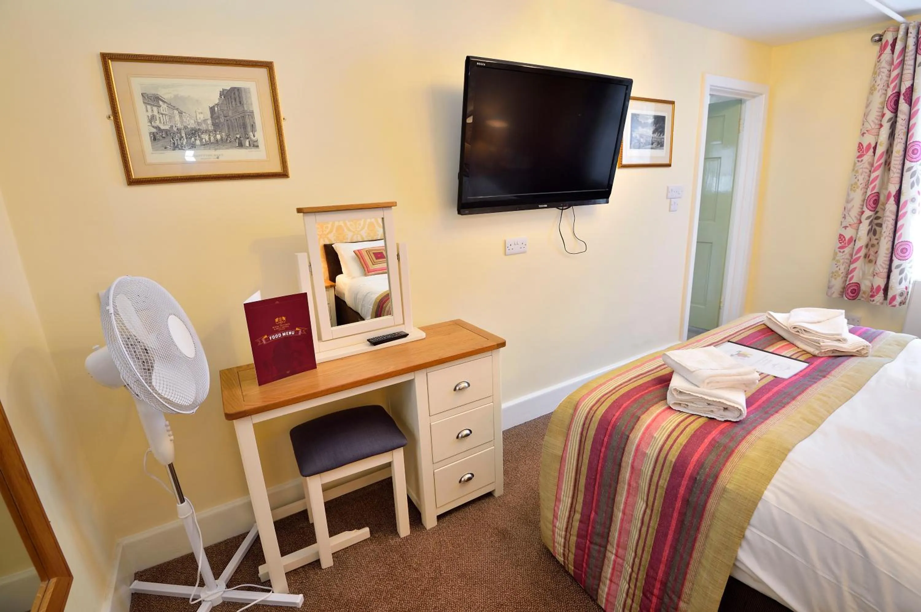 TV and multimedia, Bed in The Royal Victoria and Bull Hotel