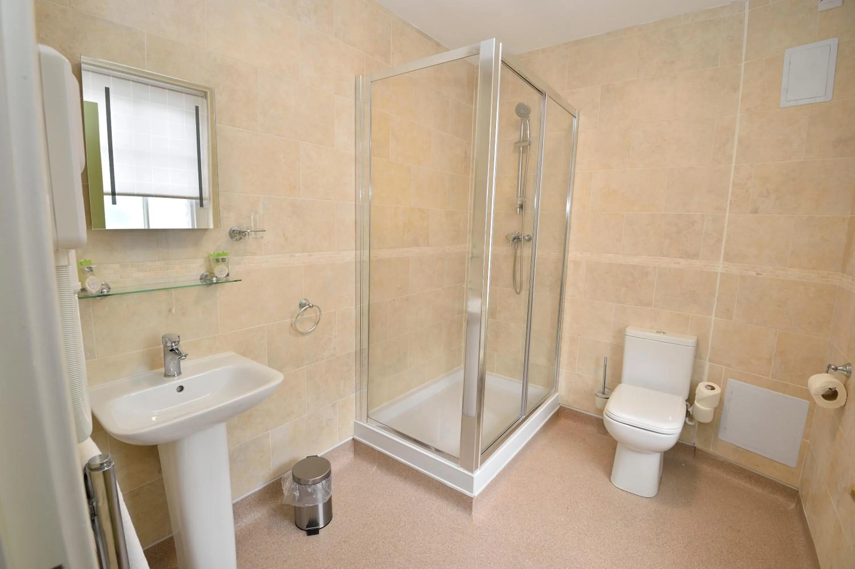 Bathroom in The Royal Victoria and Bull Hotel