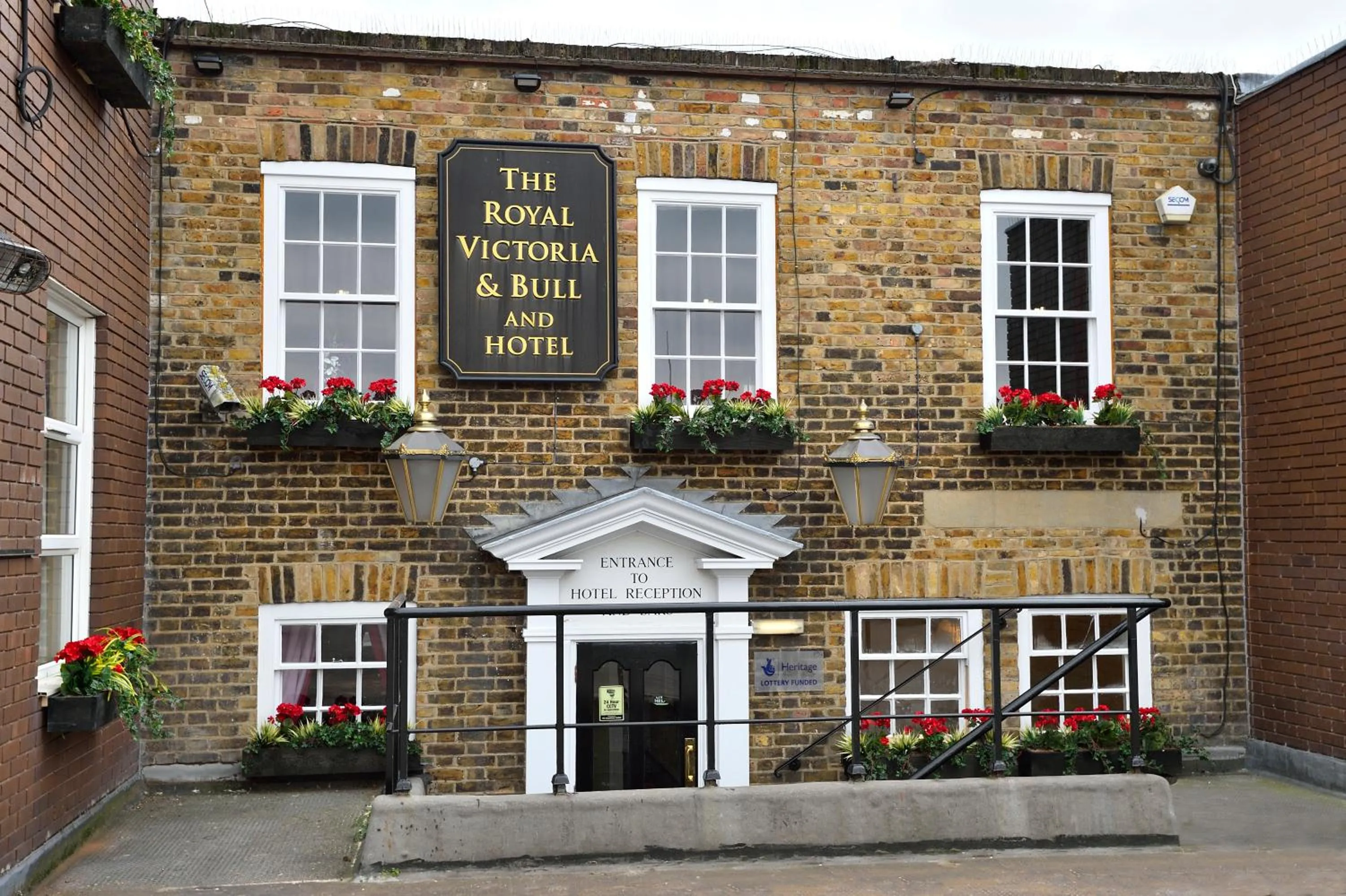 Facade/entrance in The Royal Victoria and Bull Hotel