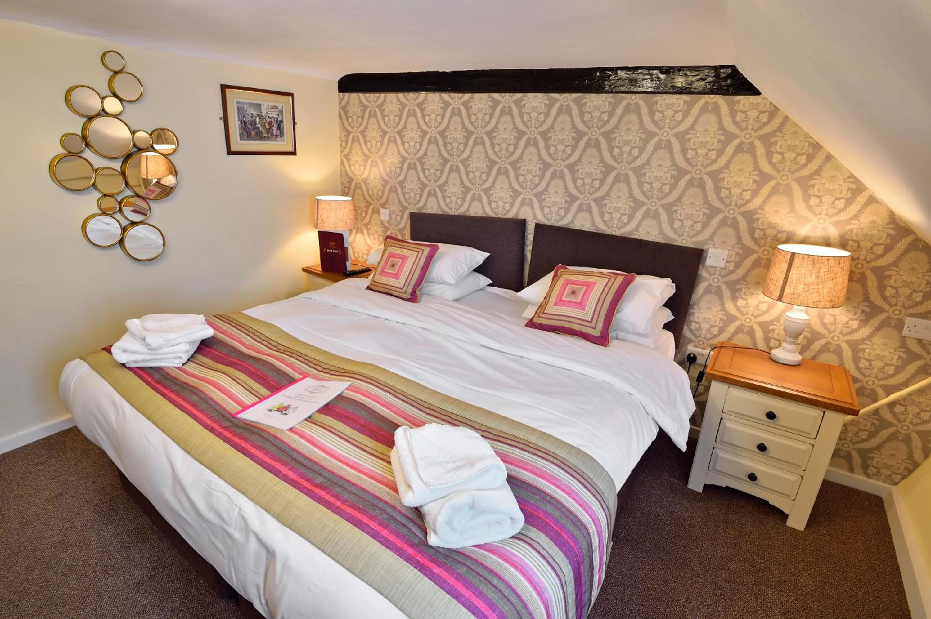 Bedroom, Bed in The Royal Victoria and Bull Hotel