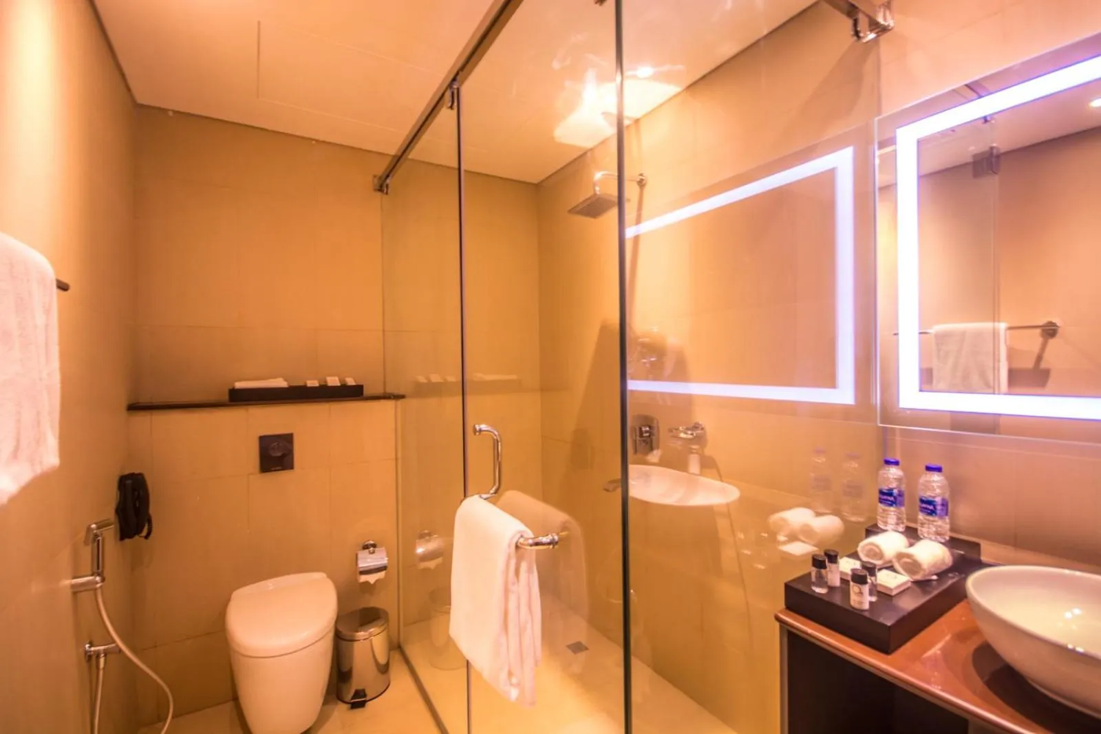 Shower in Carnelian Muscat - Airport Hotel