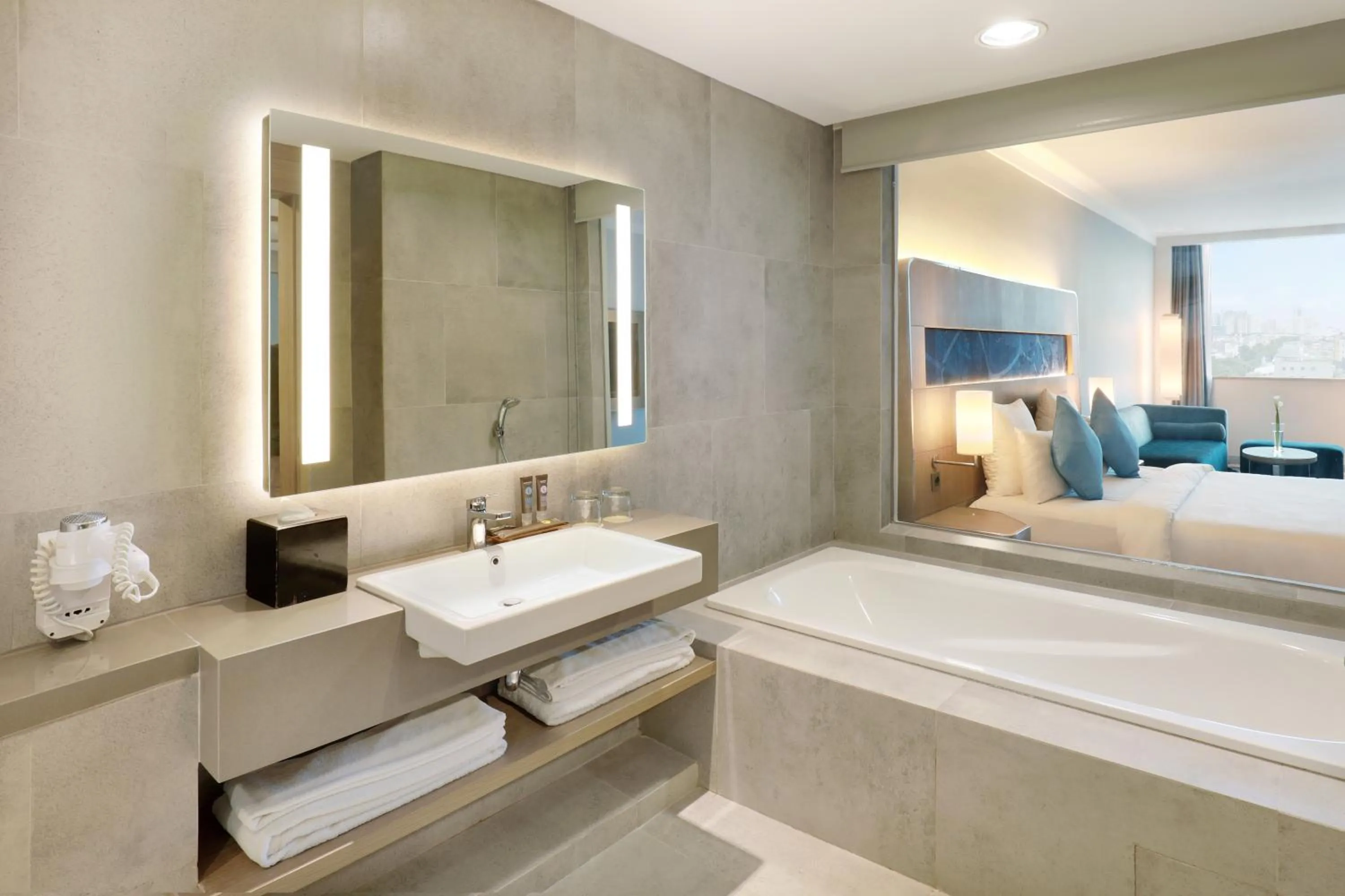 Bathroom, Bed in Novotel Jakarta Mangga Dua Square