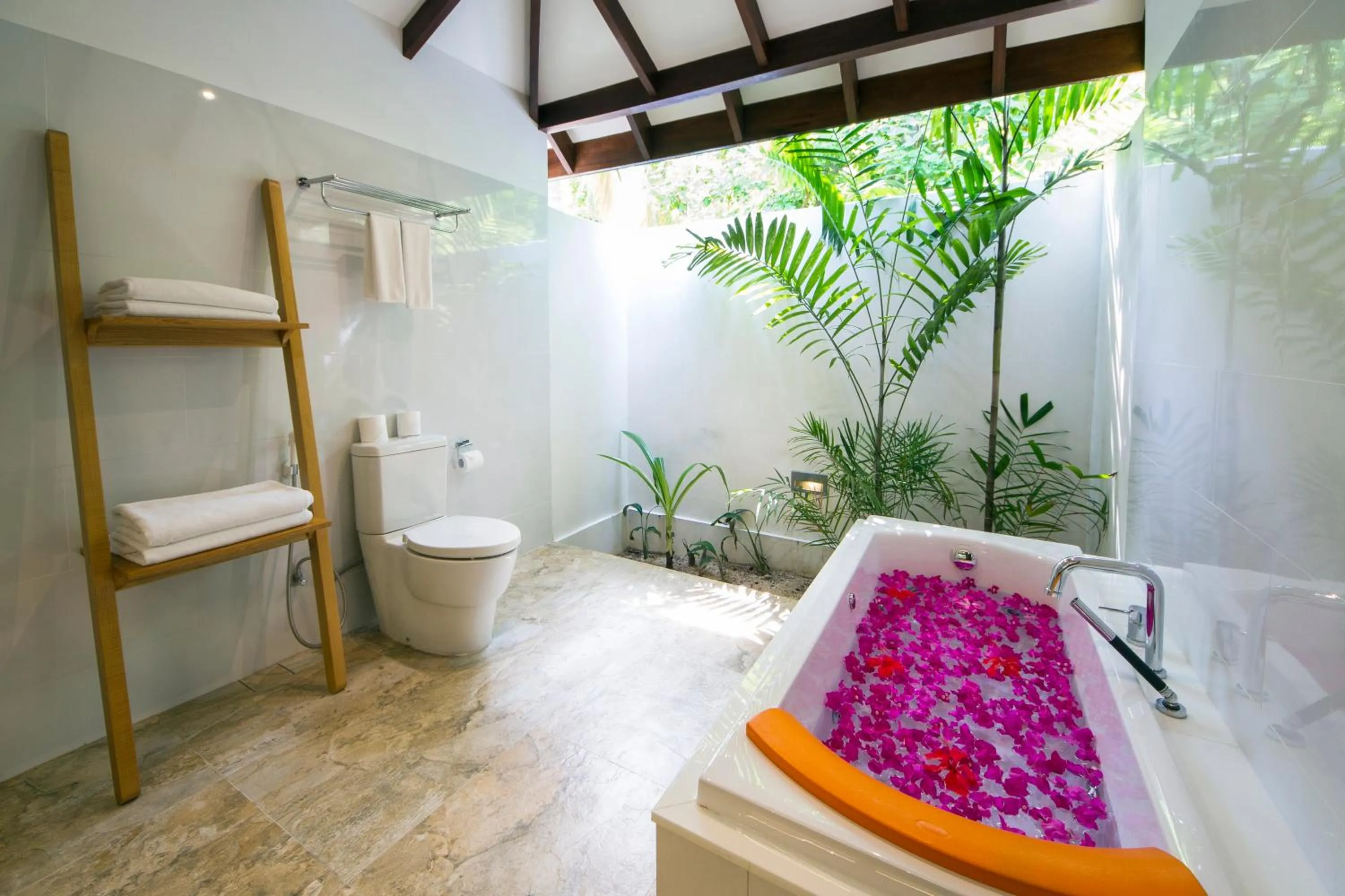 Bathroom in Summer Island Maldives