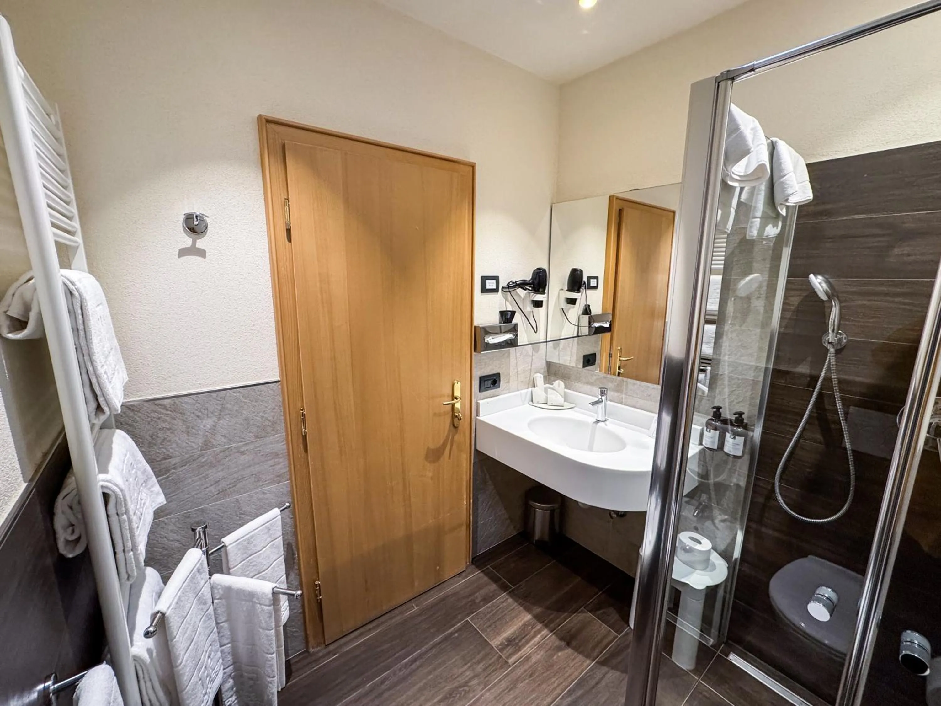 Shower in Francesin Active Hotel