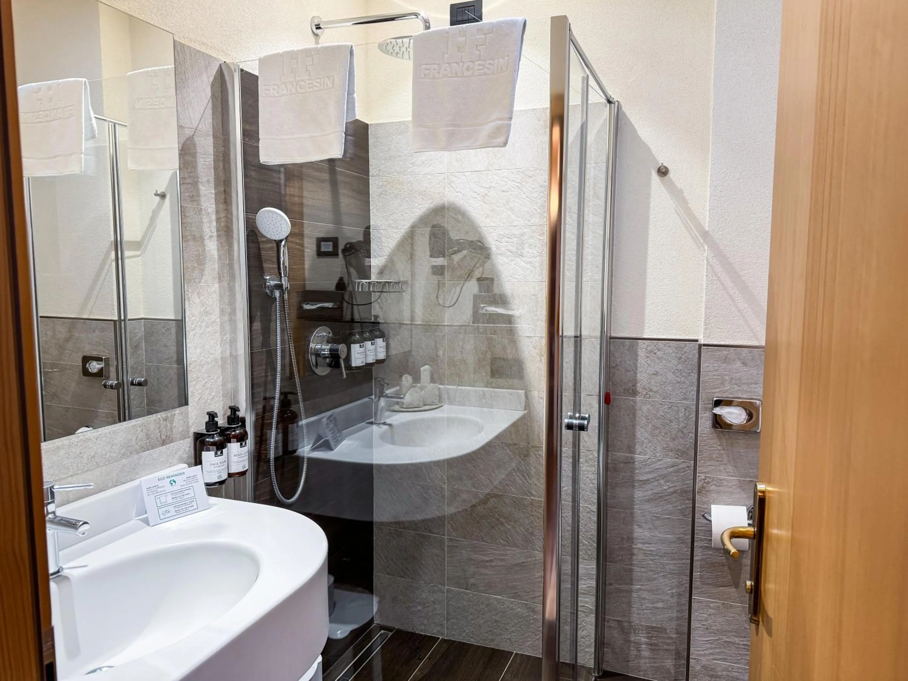 Shower in Francesin Active Hotel