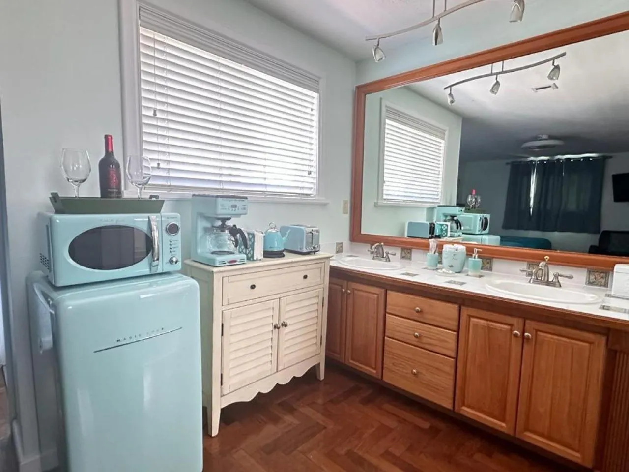 oven in Blue House Miami